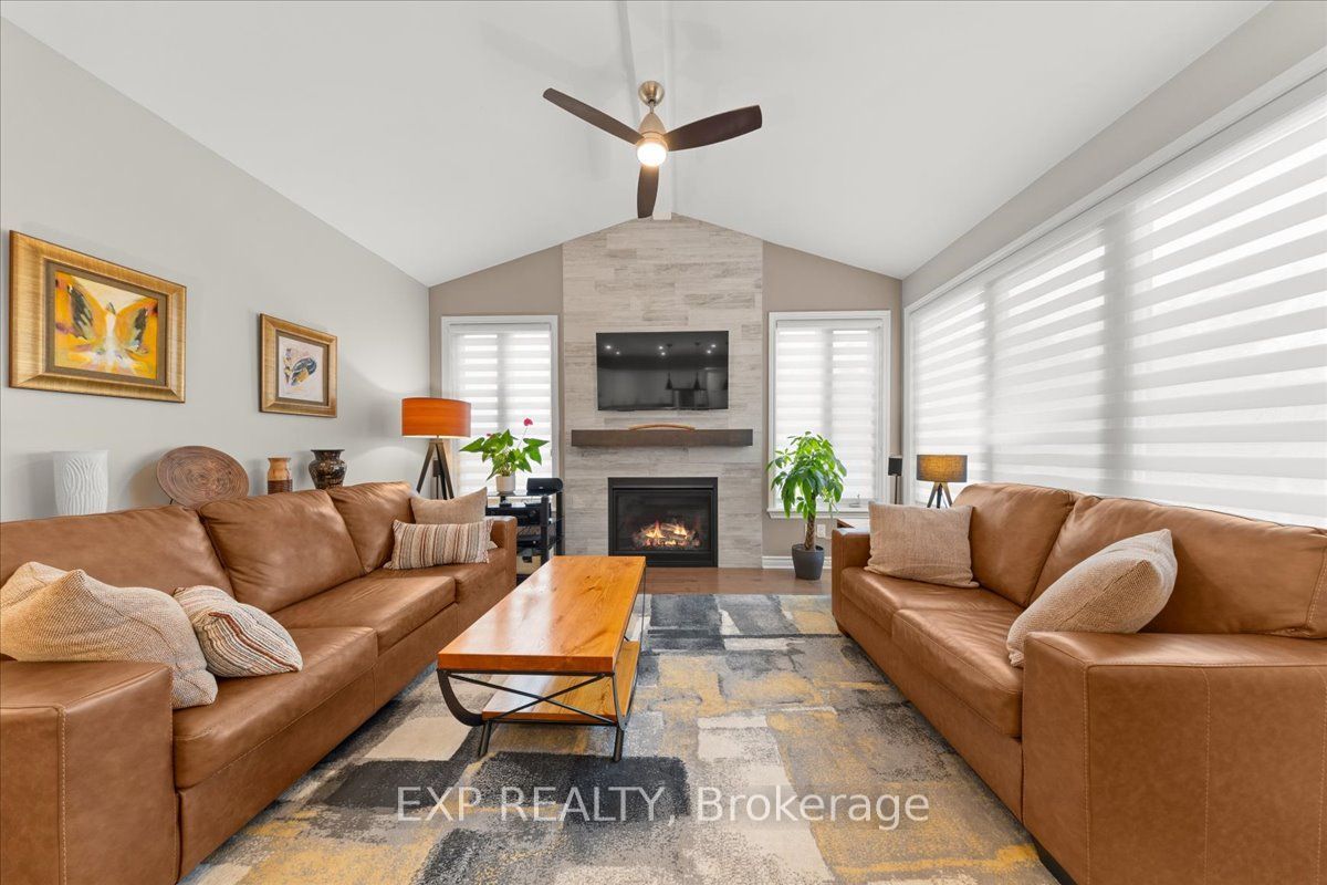 328 Serenade Crescent Property Photo 14