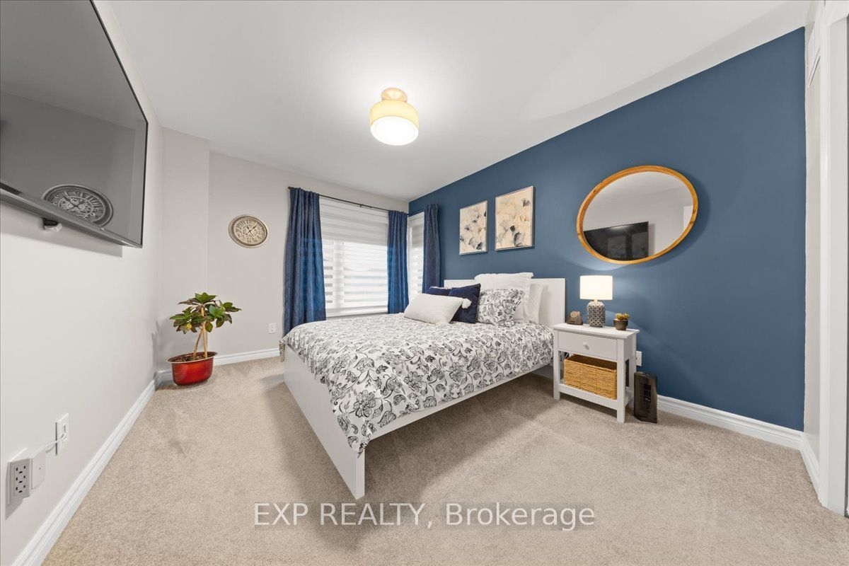 328 Serenade Crescent Property Photo 18