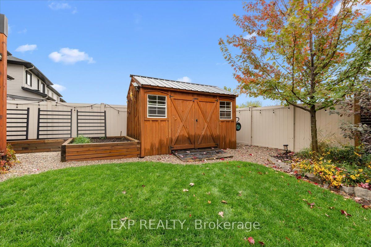 328 Serenade Crescent Property Photo 34