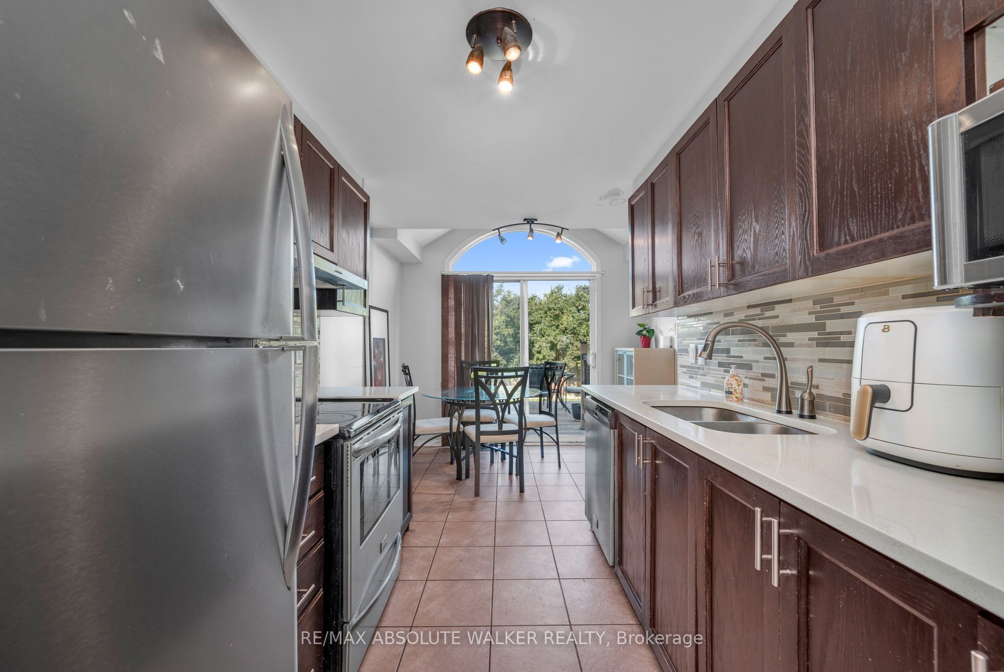 1104 Candlewood Street Property Photo 9