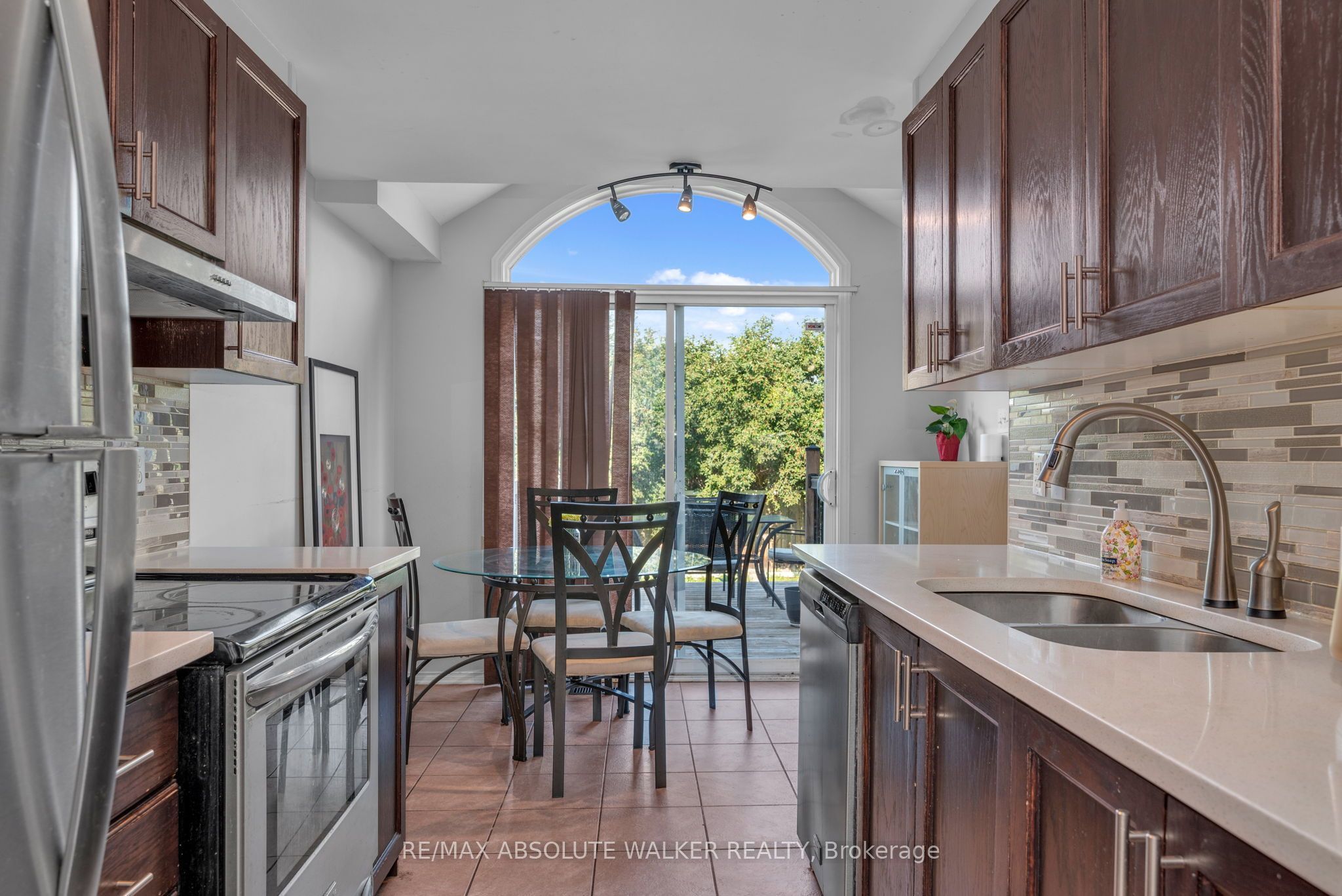 1104 Candlewood Street Property Photo 10