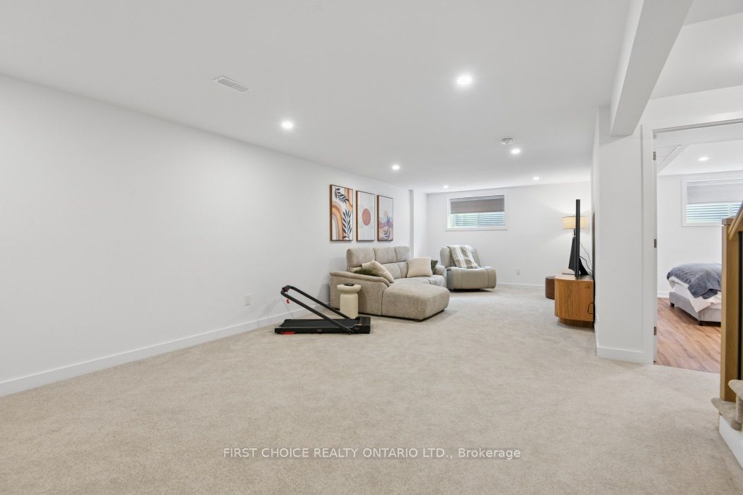244 Hampshire Place Property Photo 24