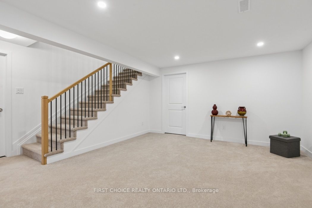 244 Hampshire Place Property Photo 25