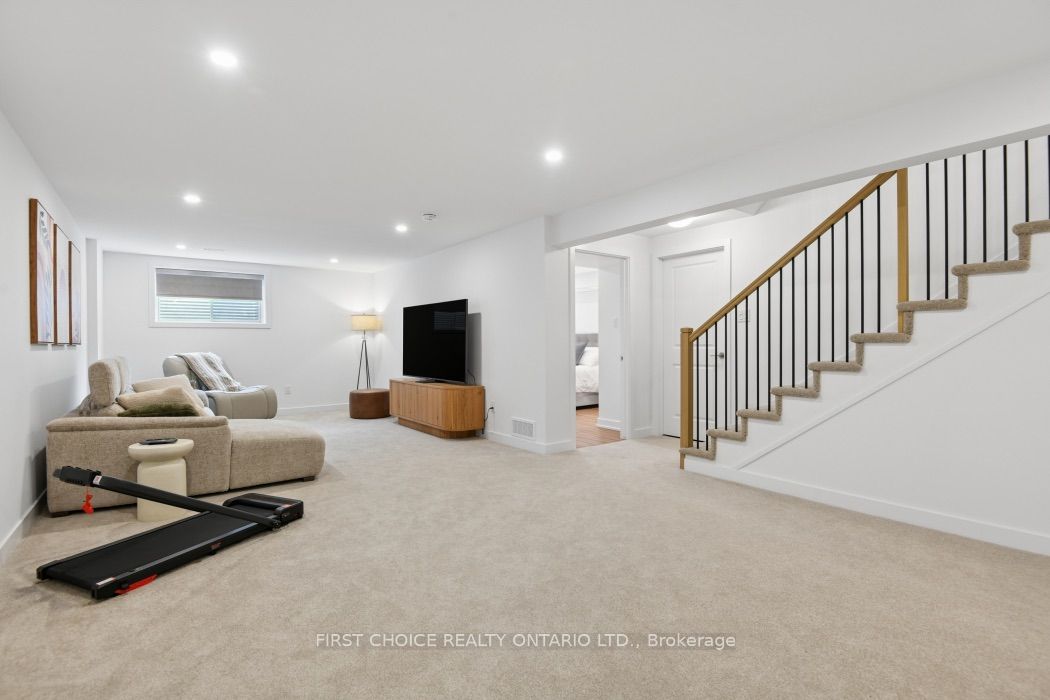 244 Hampshire Place Property Photo 26