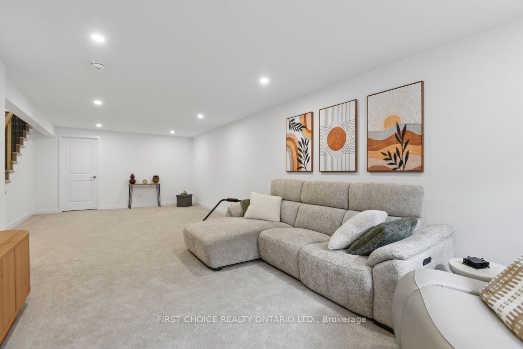 244 Hampshire Place Property Photo 27
