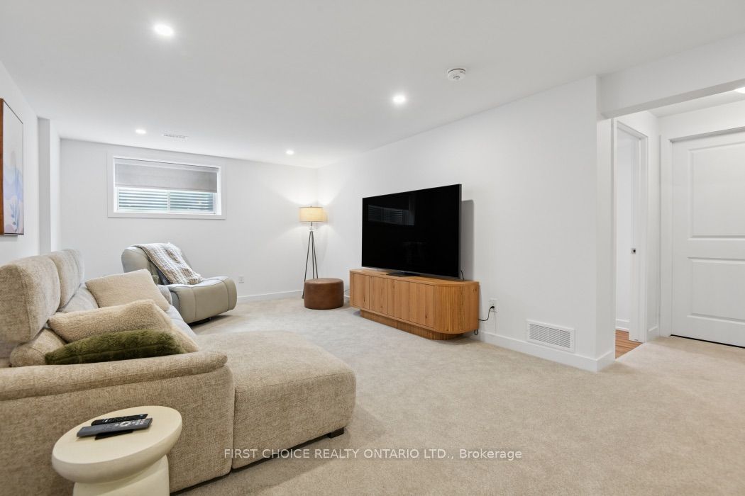 244 Hampshire Place Property Photo 28