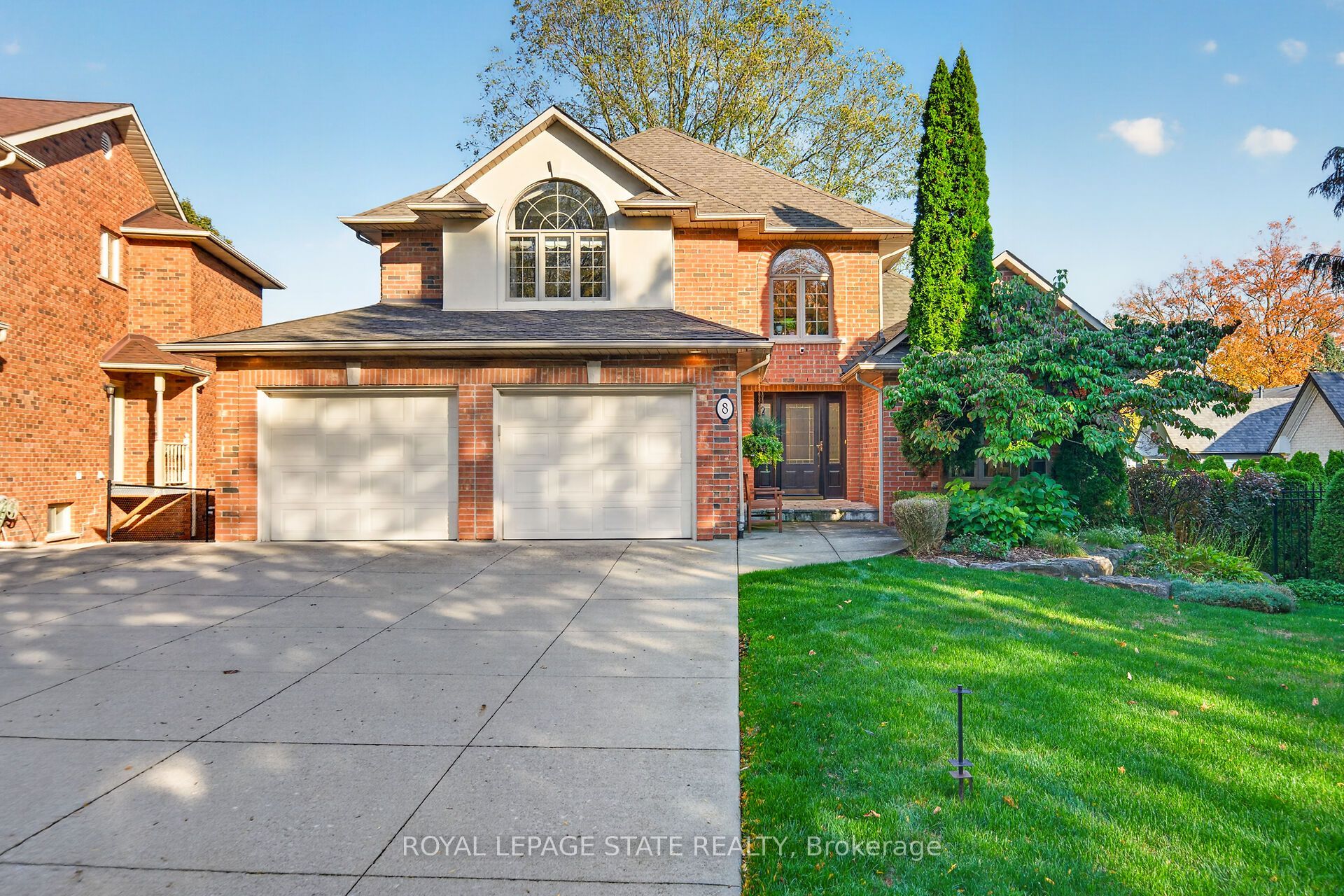 8 Cayley Court Property Photo 1