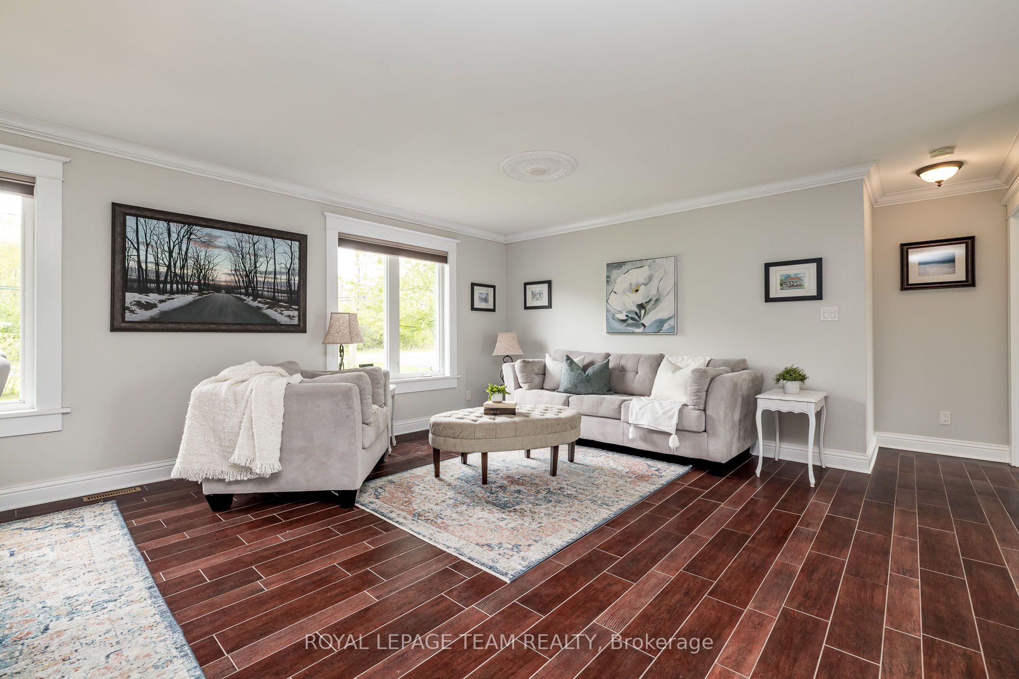 318 Broadway Street W Property Photo 8
