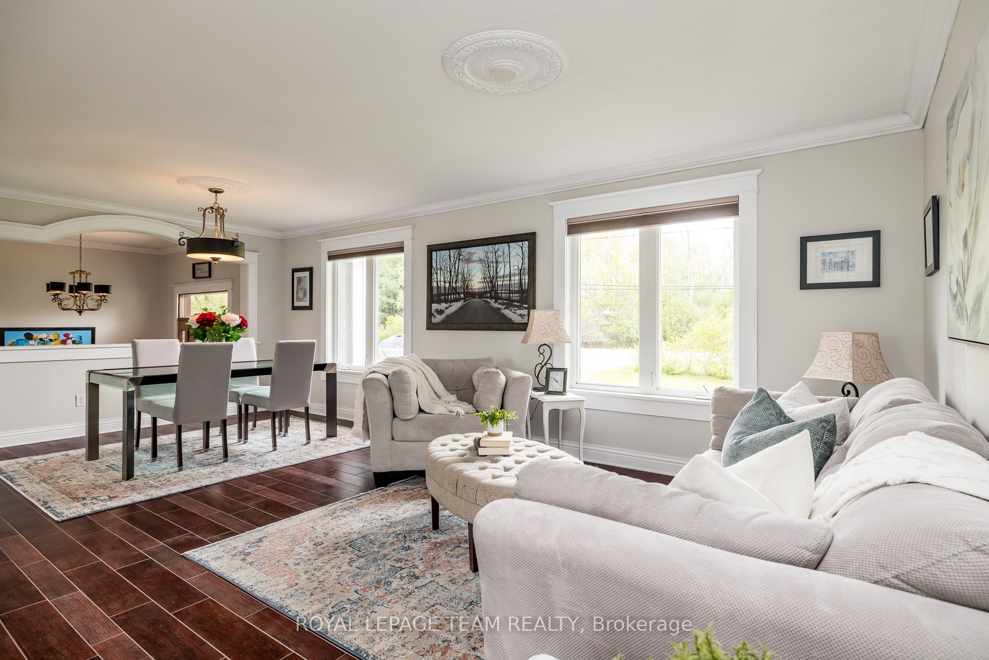 318 Broadway Street W Property Photo 9
