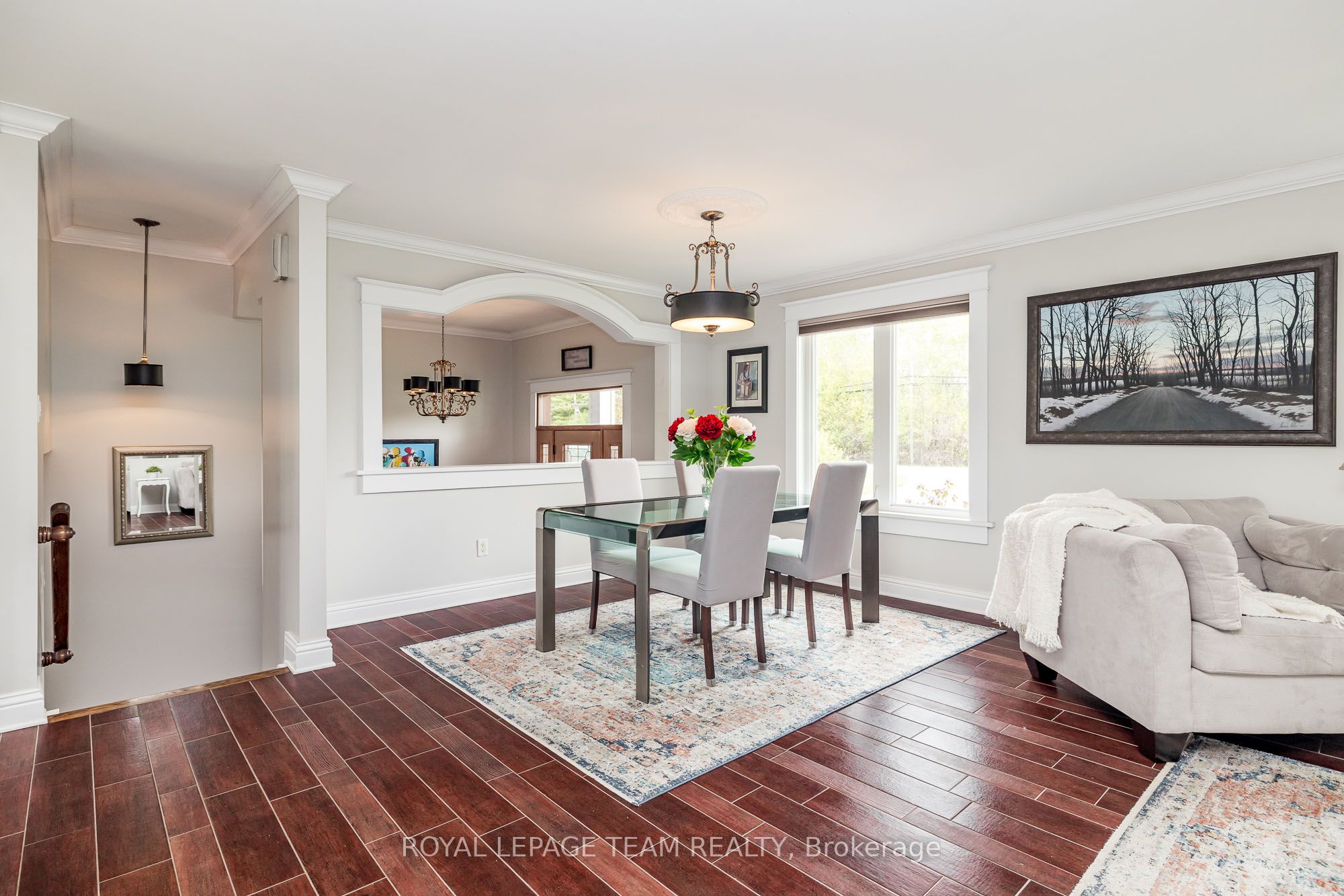 318 Broadway Street W Property Photo 10