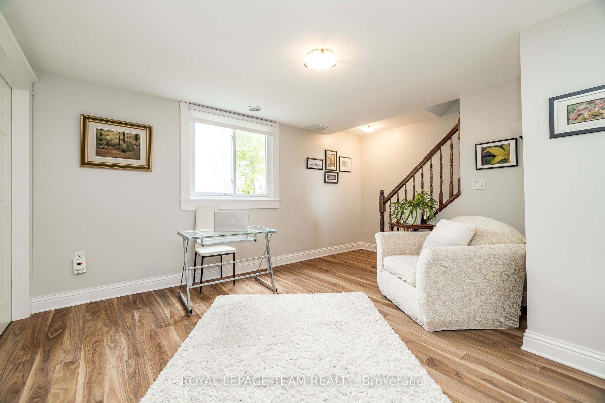 318 Broadway Street W Property Photo 25