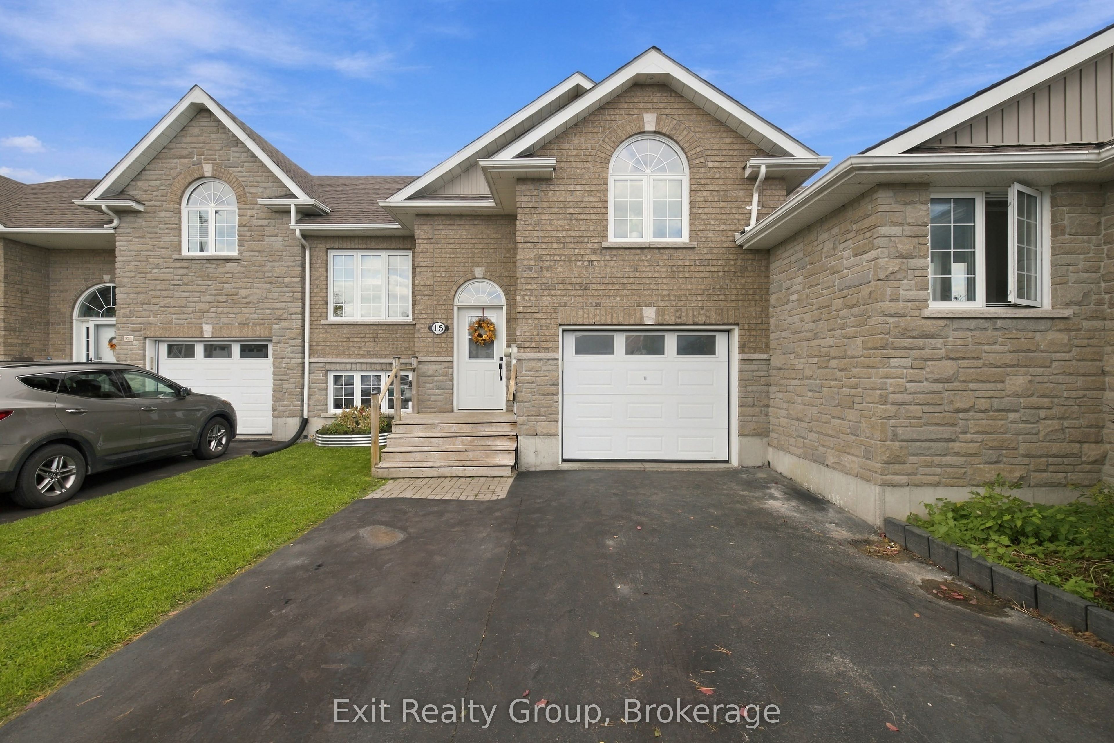15 Evergreen Court Property Photo 1
