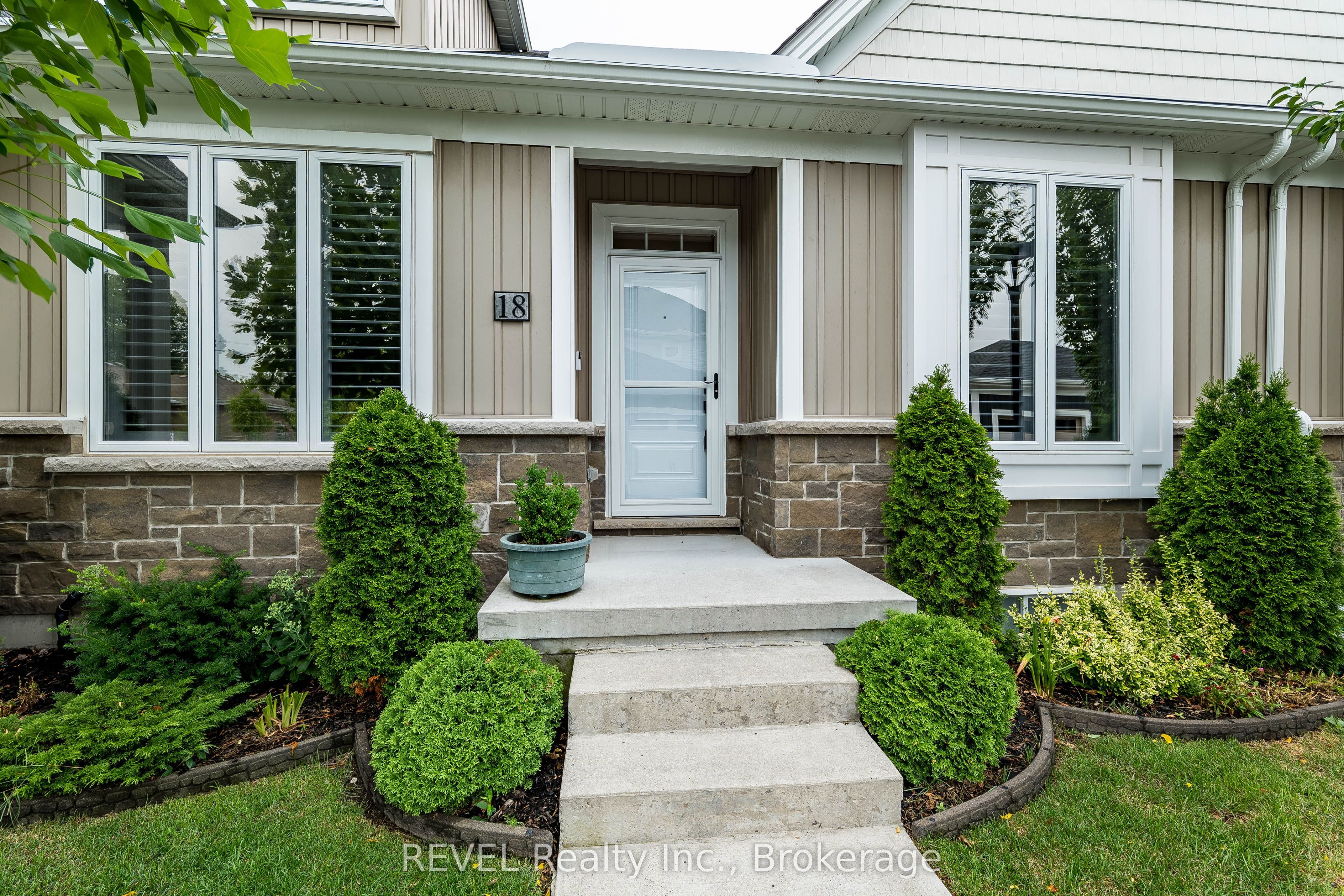 18 Princeton Common Street Property Photo 2
