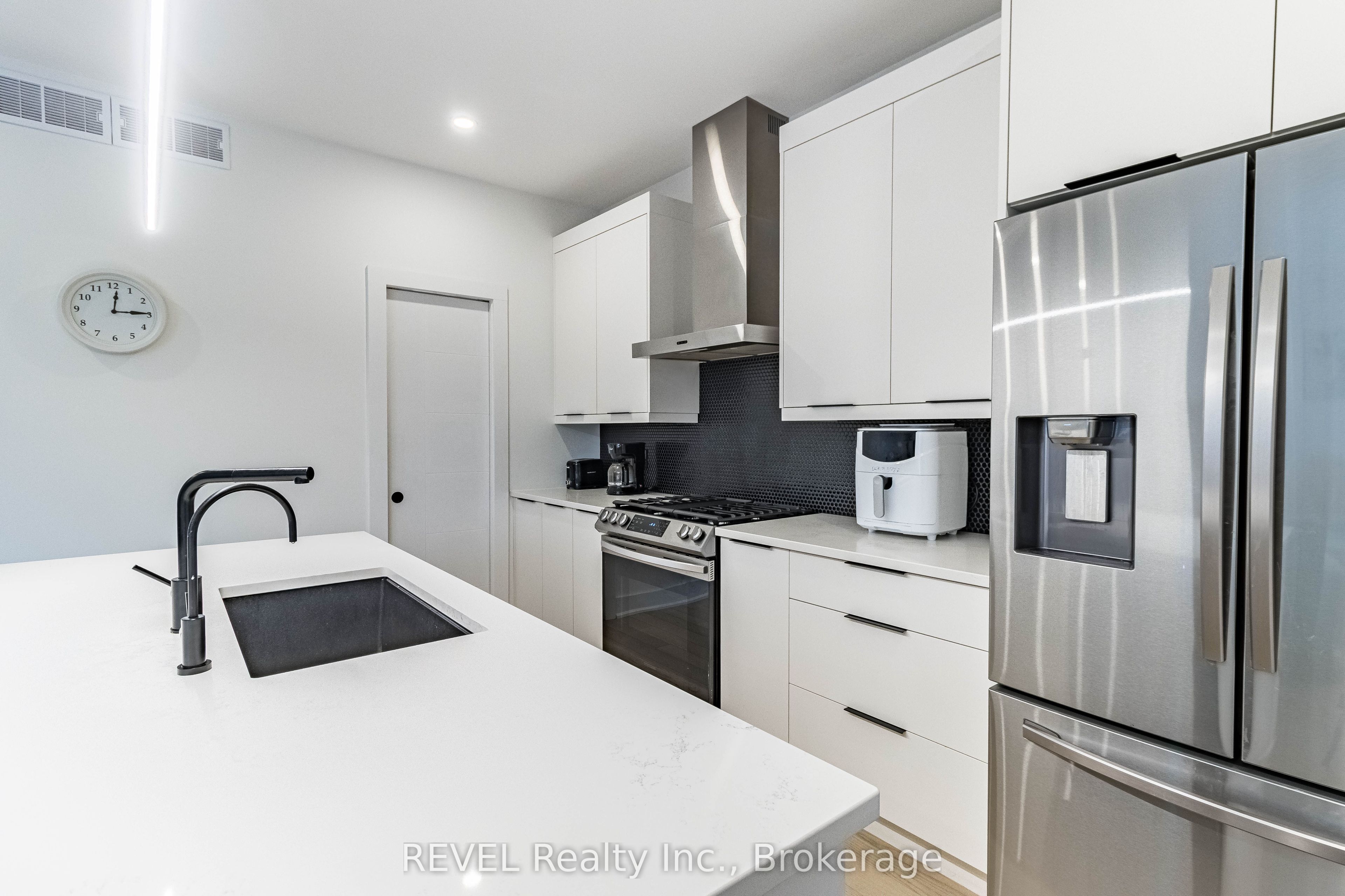 18 Princeton Common Street Property Photo 14