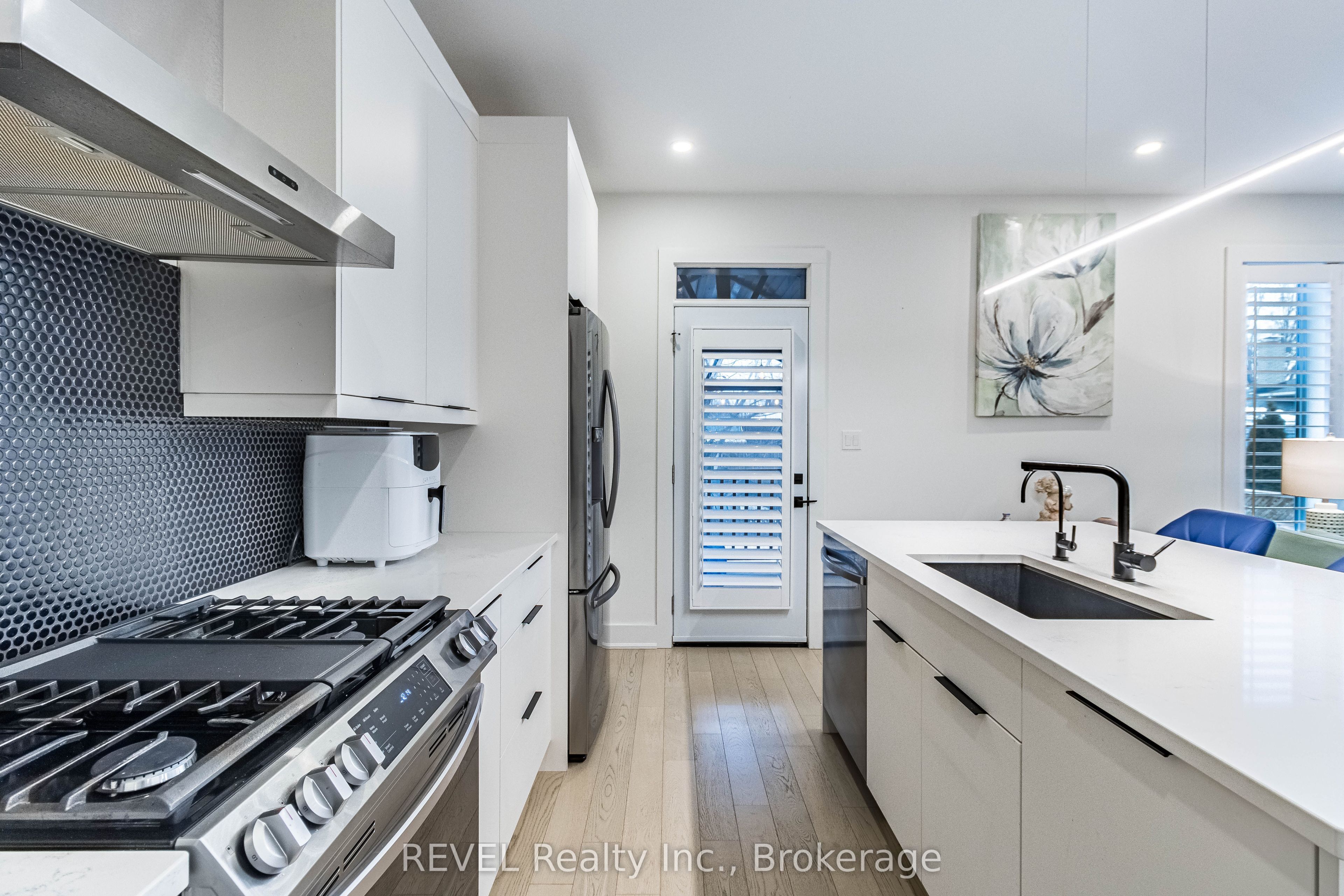 18 Princeton Common Street Property Photo 15