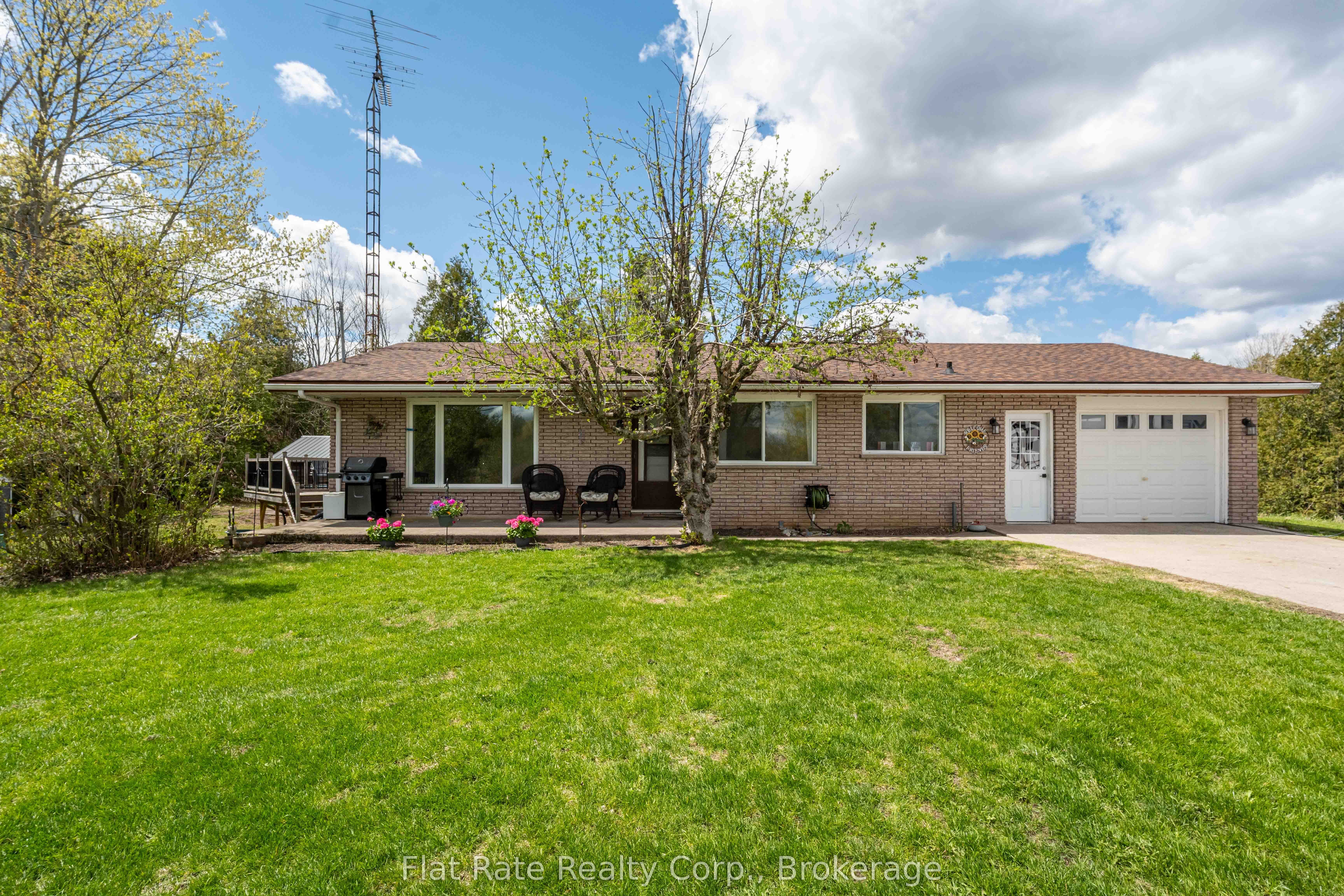 2086 Mccrackens Landing Road Property Photo 1