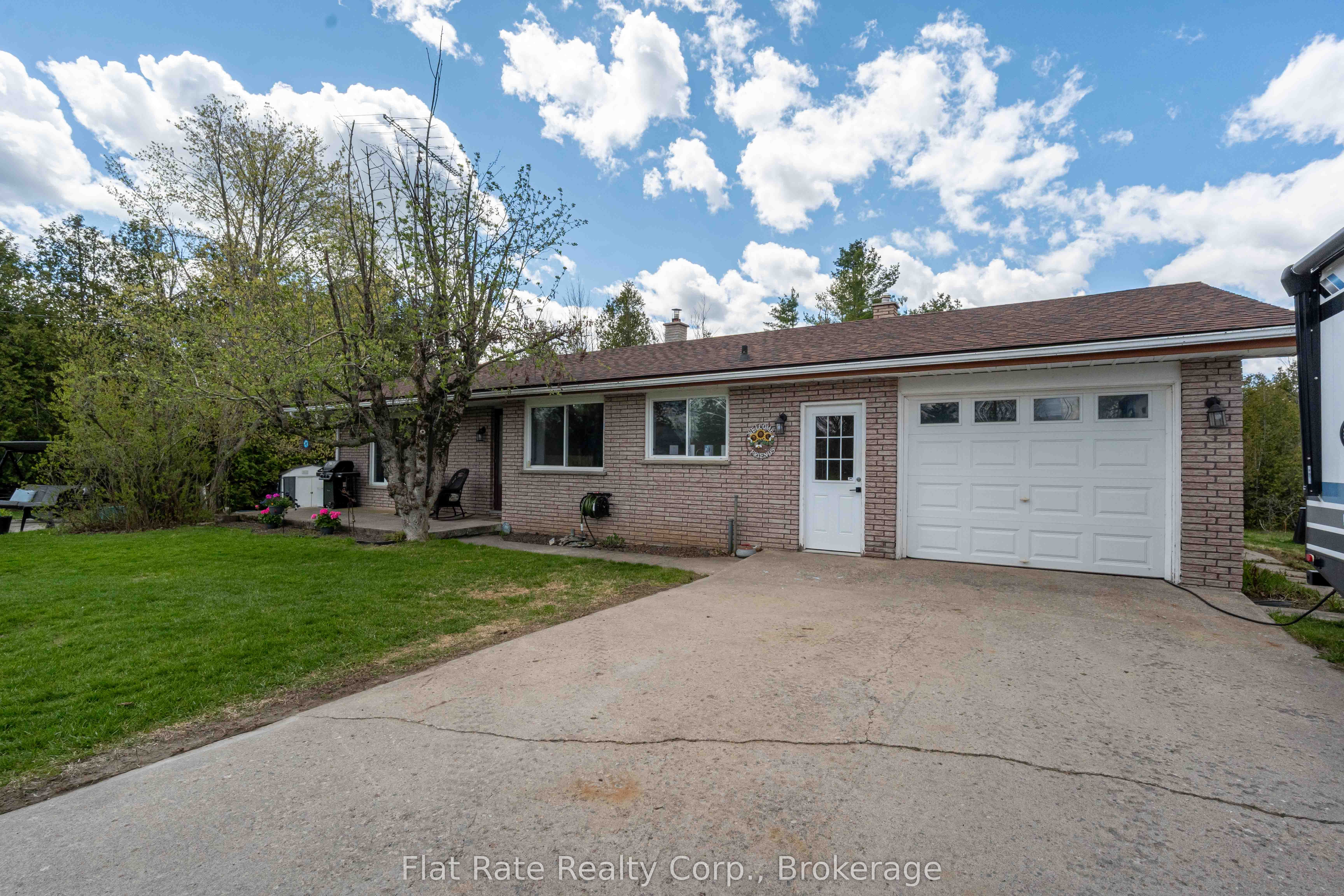 2086 Mccrackens Landing Road Property Photo 4
