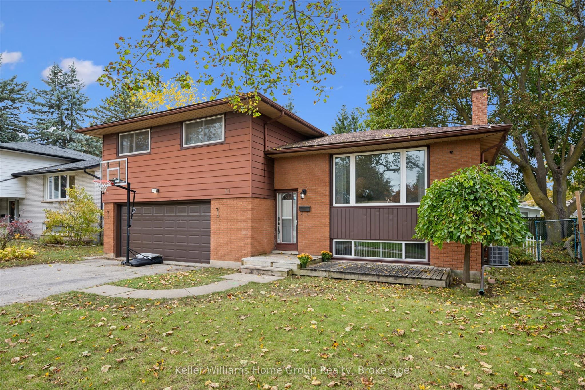 51 Lonsdale Drive Property Photo 1