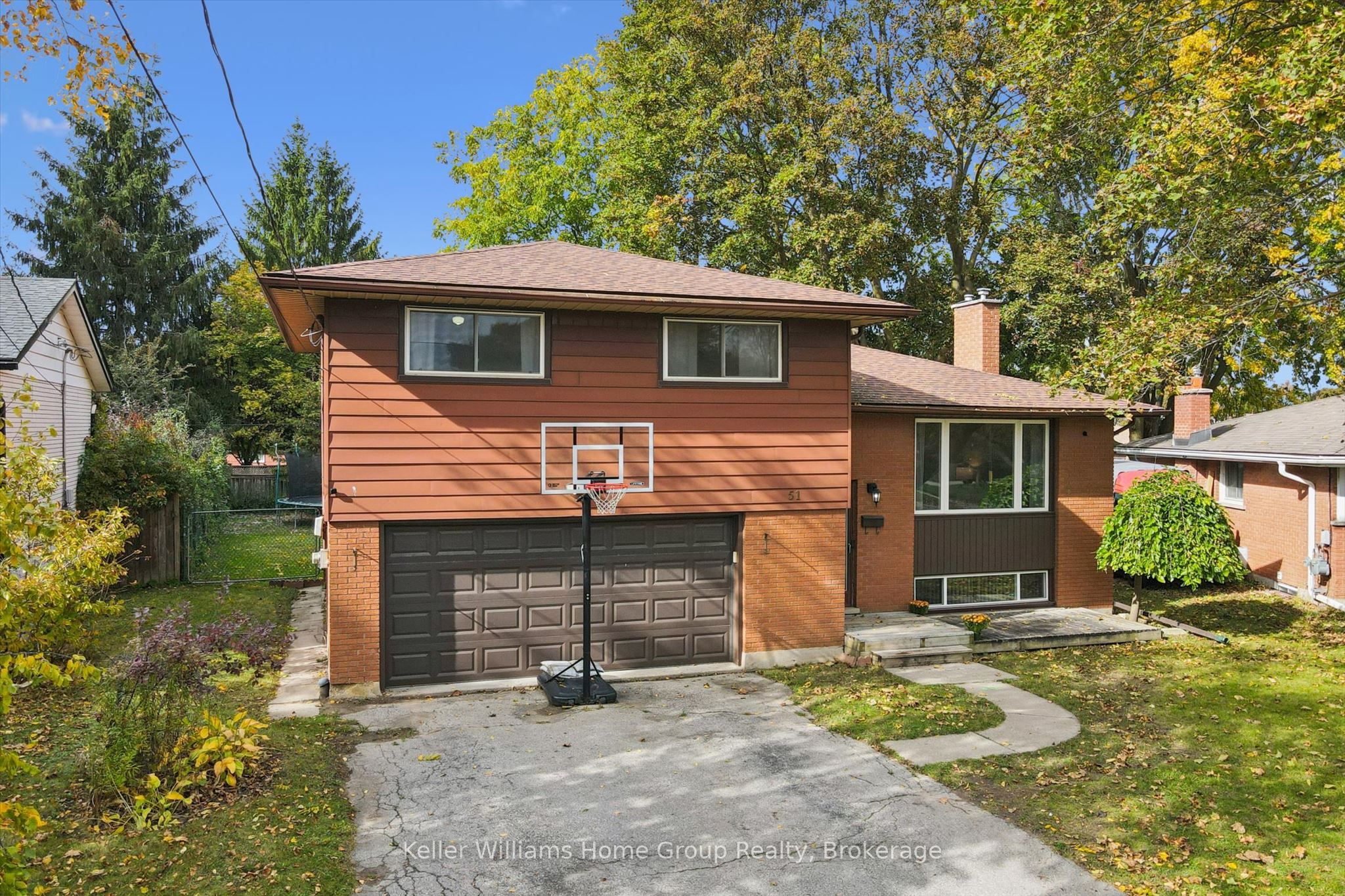 51 Lonsdale Drive Property Photo 2