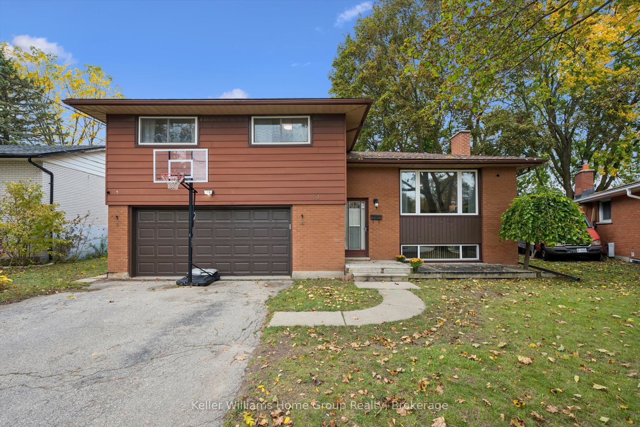 51 Lonsdale Drive Property Photo 3
