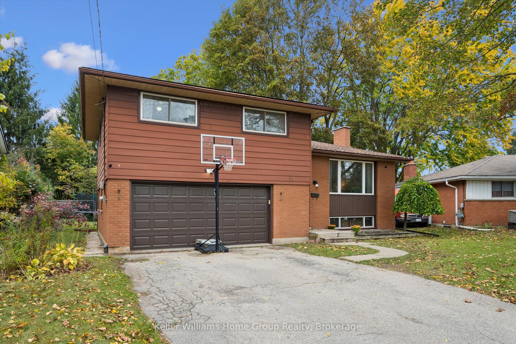51 Lonsdale Drive Property Photo 5