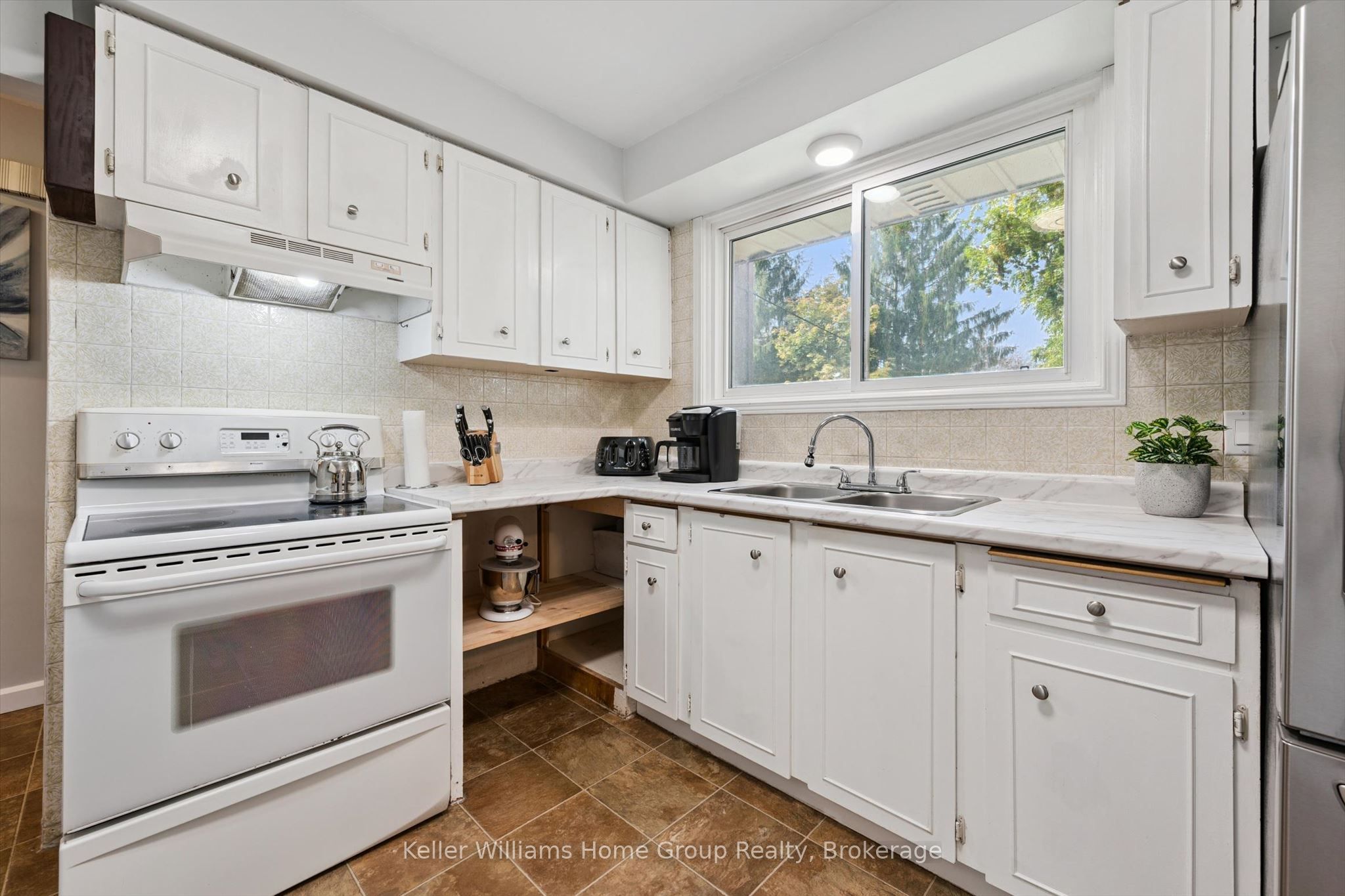 51 Lonsdale Drive Property Photo 13