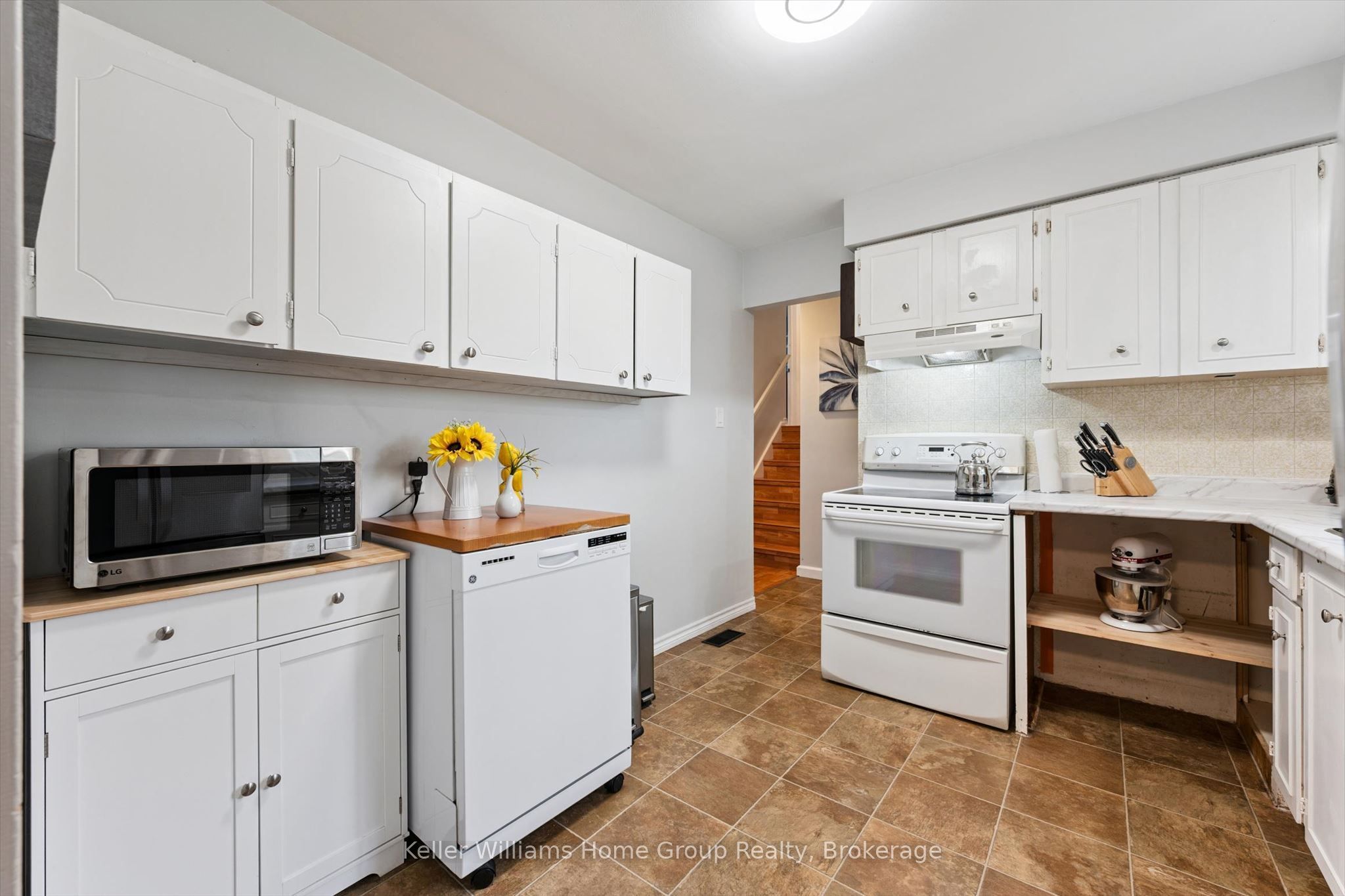 51 Lonsdale Drive Property Photo 16