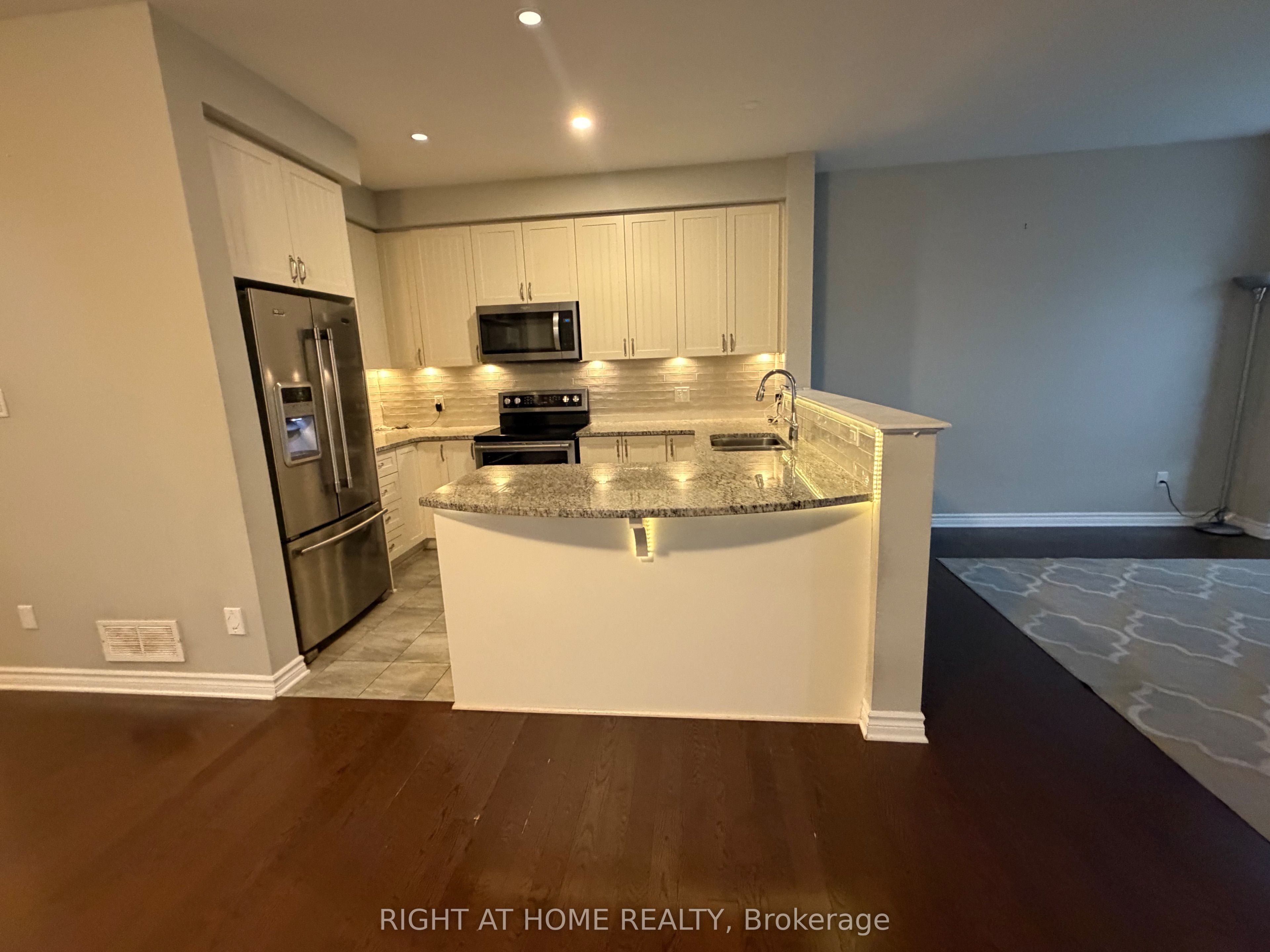 1071 Cobble Hill Drive Property Photo 4