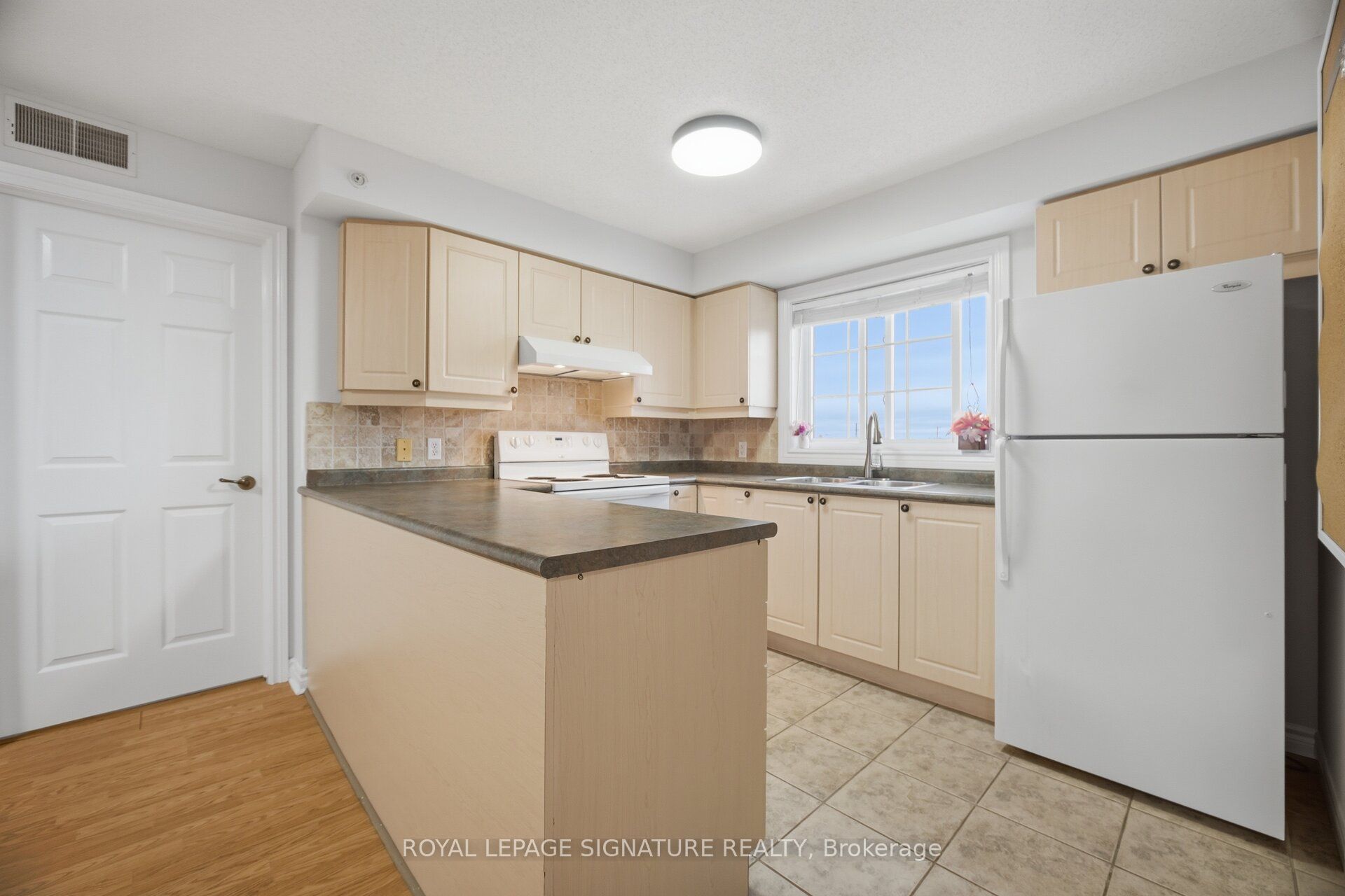 415 Grange Road 411 Property Photo 21