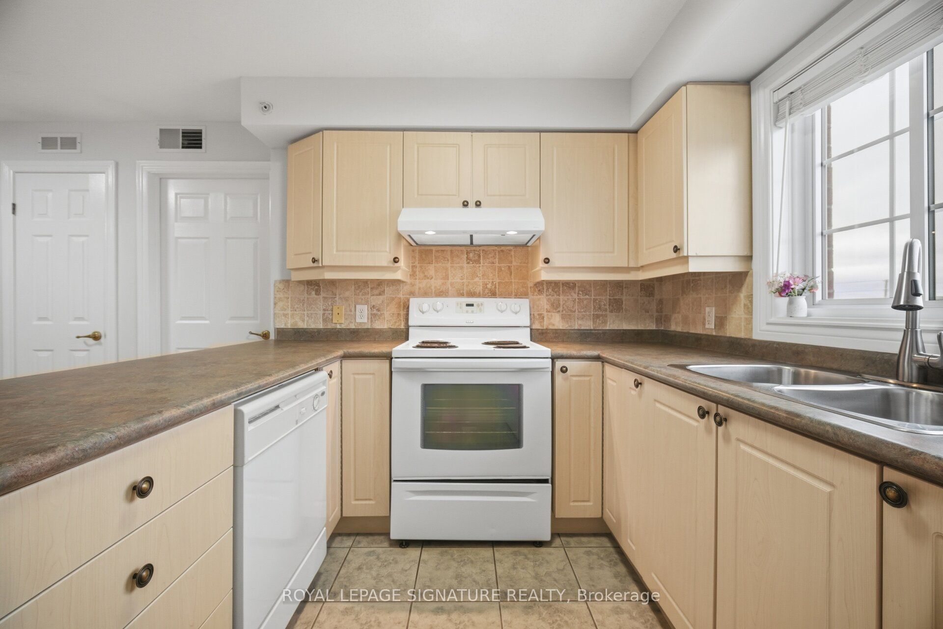 415 Grange Road 411 Property Photo 22