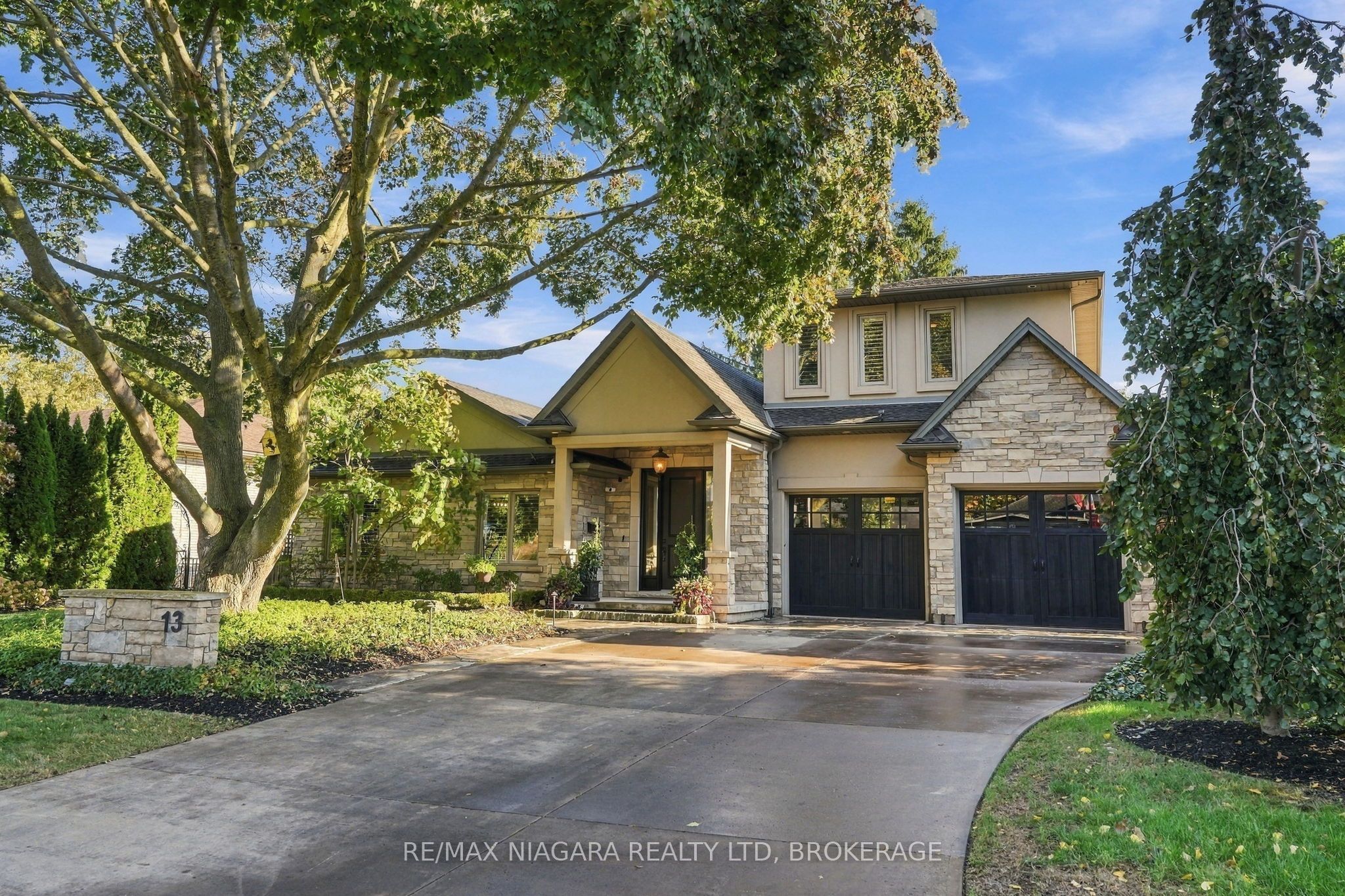 13 Royal Henley Boulevard Property Photo 1