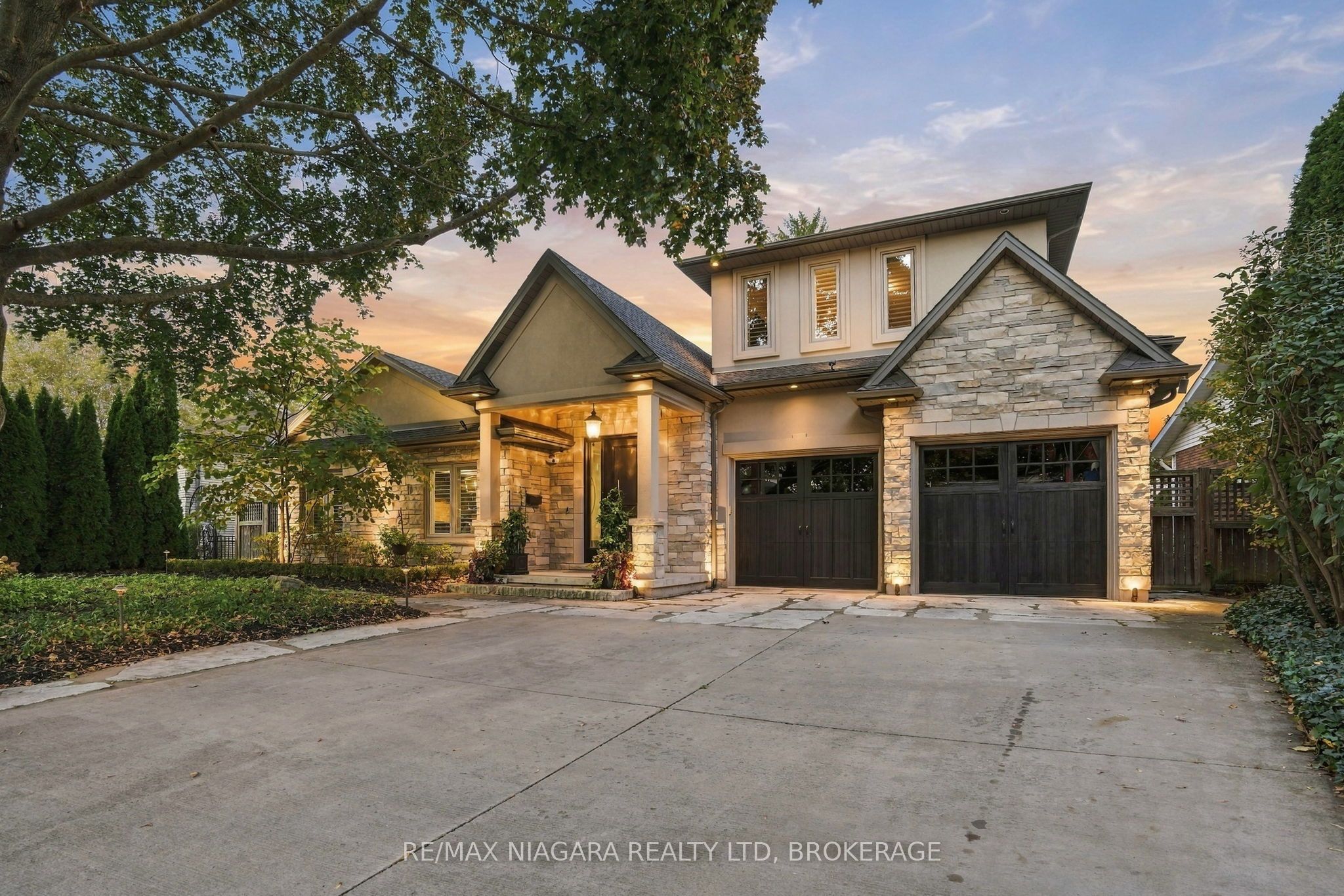 13 Royal Henley Boulevard Property Photo 2