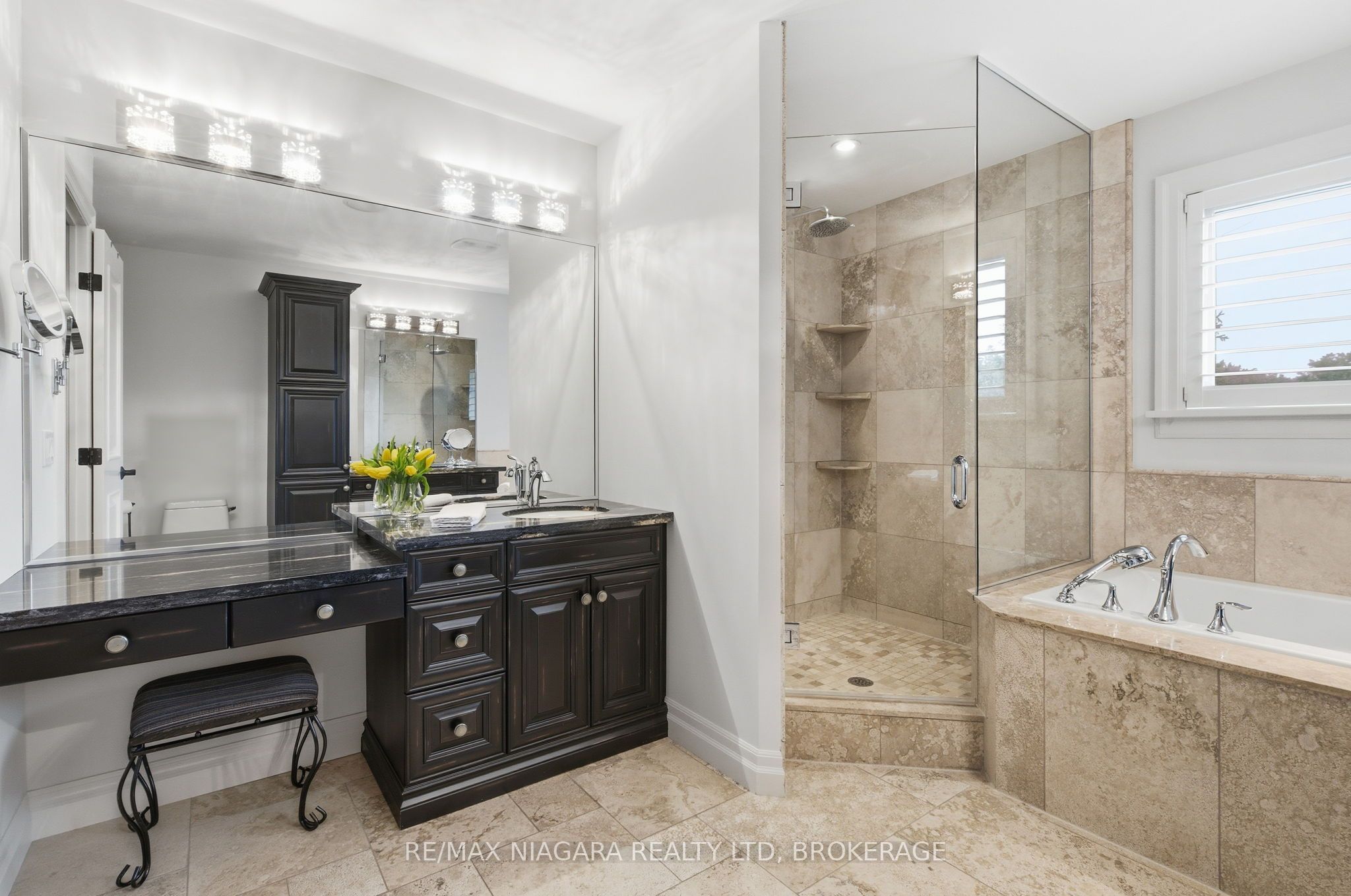 13 Royal Henley Boulevard Property Photo 21