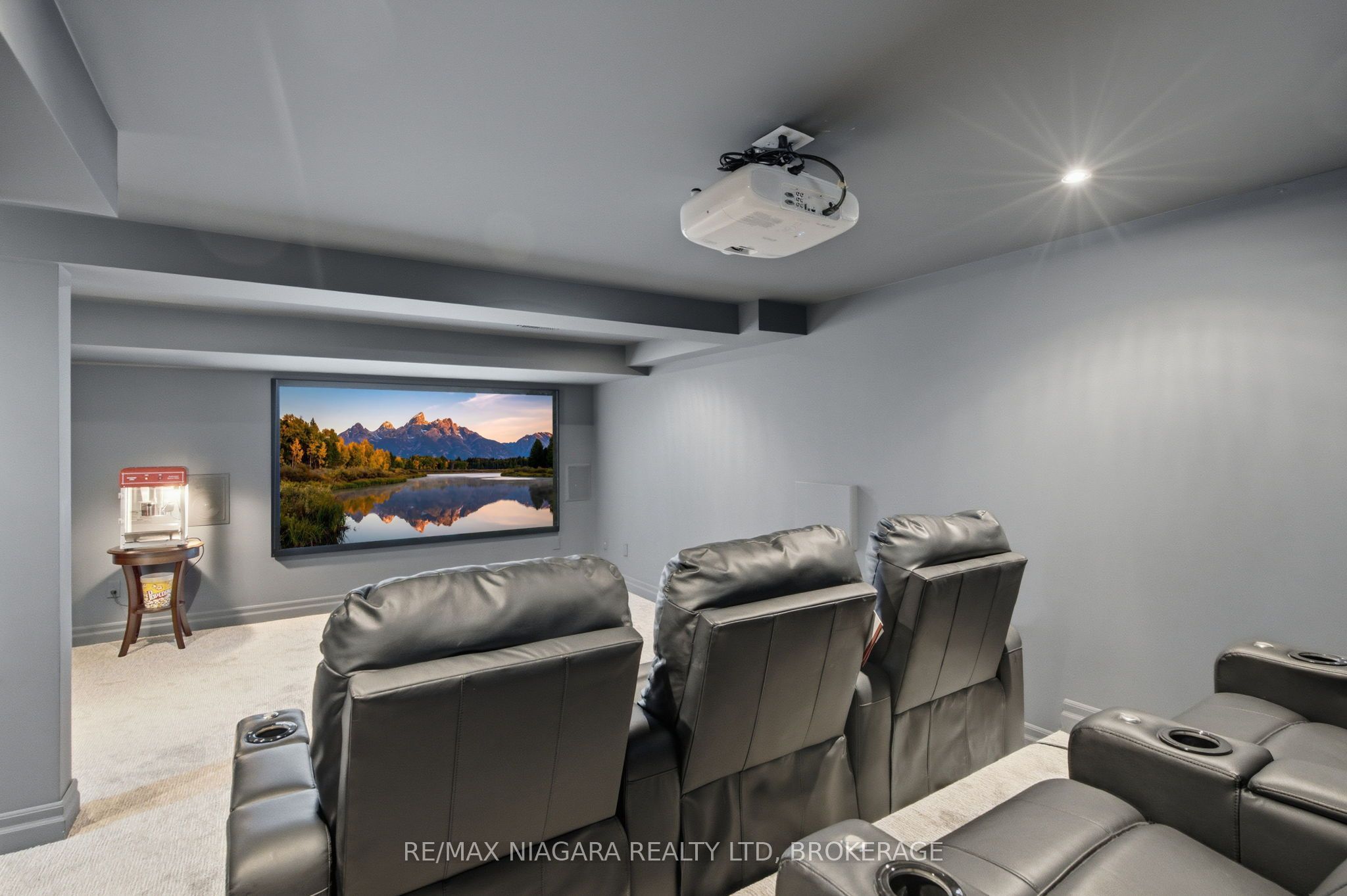 13 Royal Henley Boulevard Property Photo 27