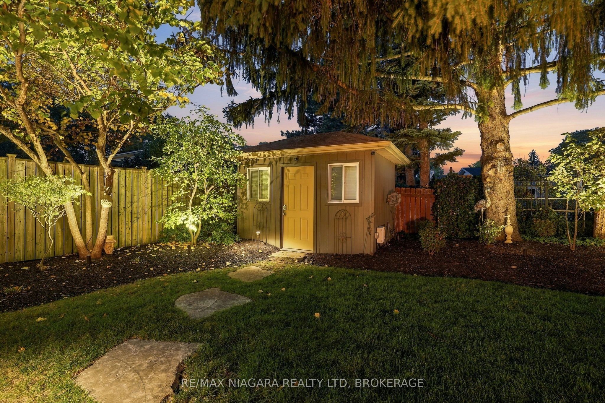 13 Royal Henley Boulevard Property Photo 42