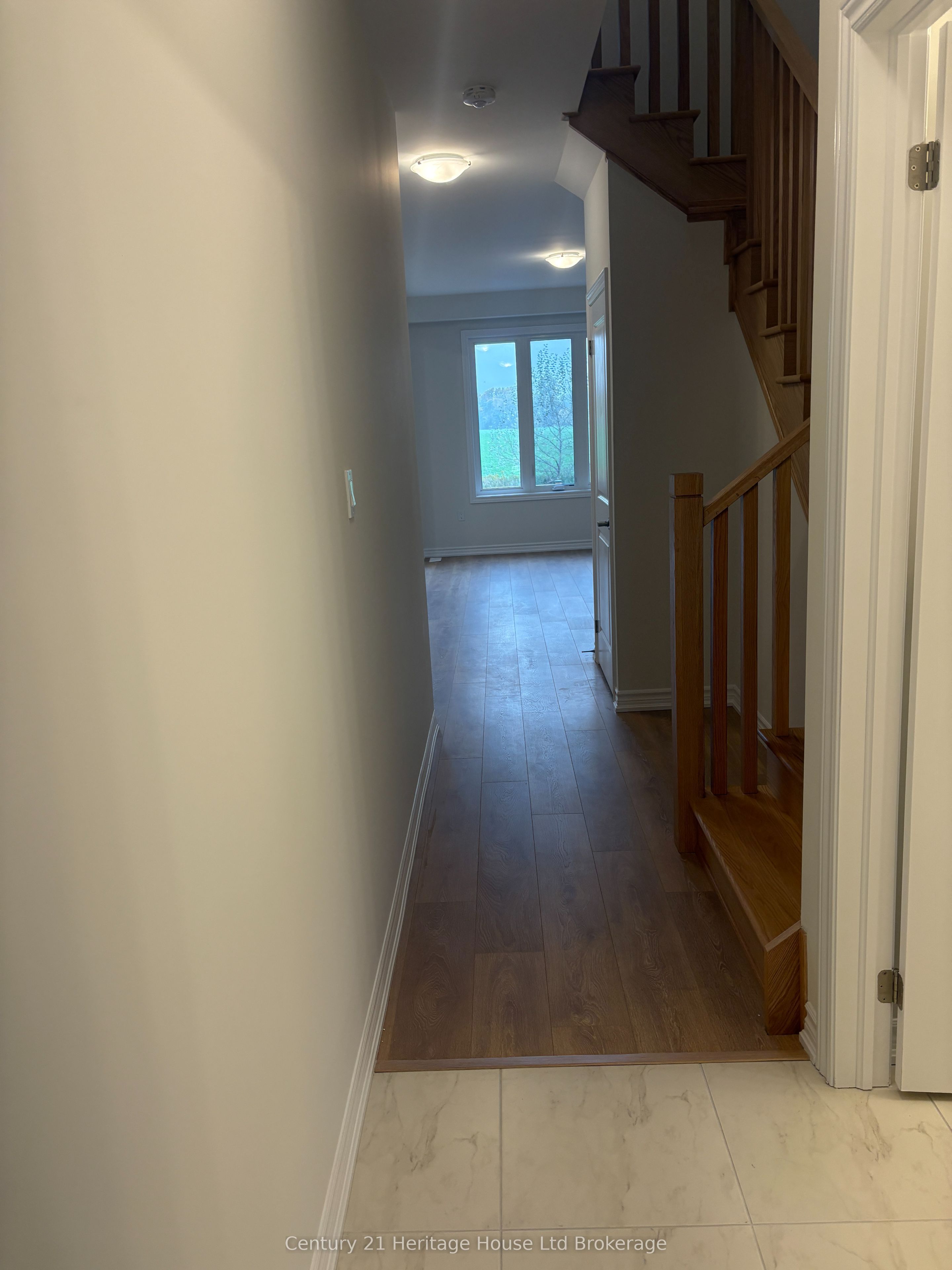 1058 Periwinkle Crescent Property Photo 5