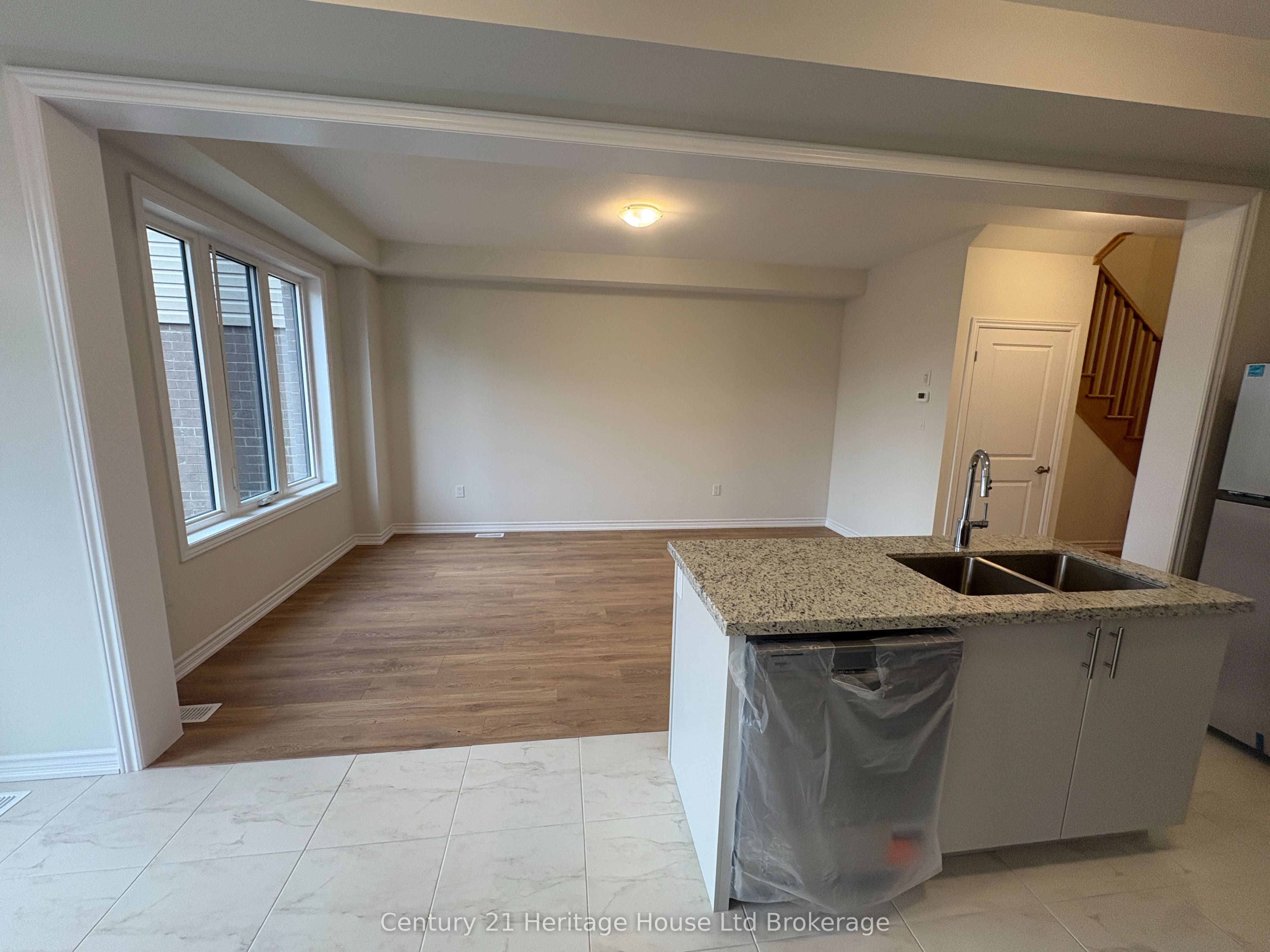 1058 Periwinkle Crescent Property Photo 11
