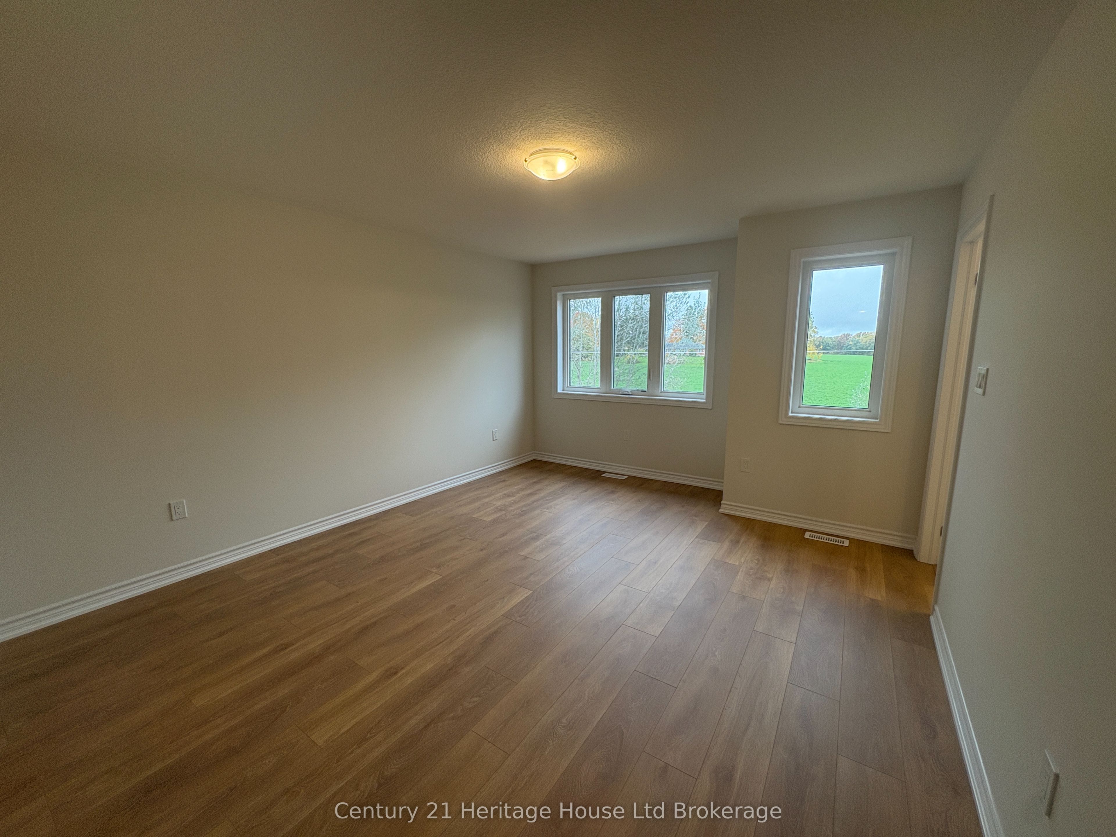 1058 Periwinkle Crescent Property Photo 16