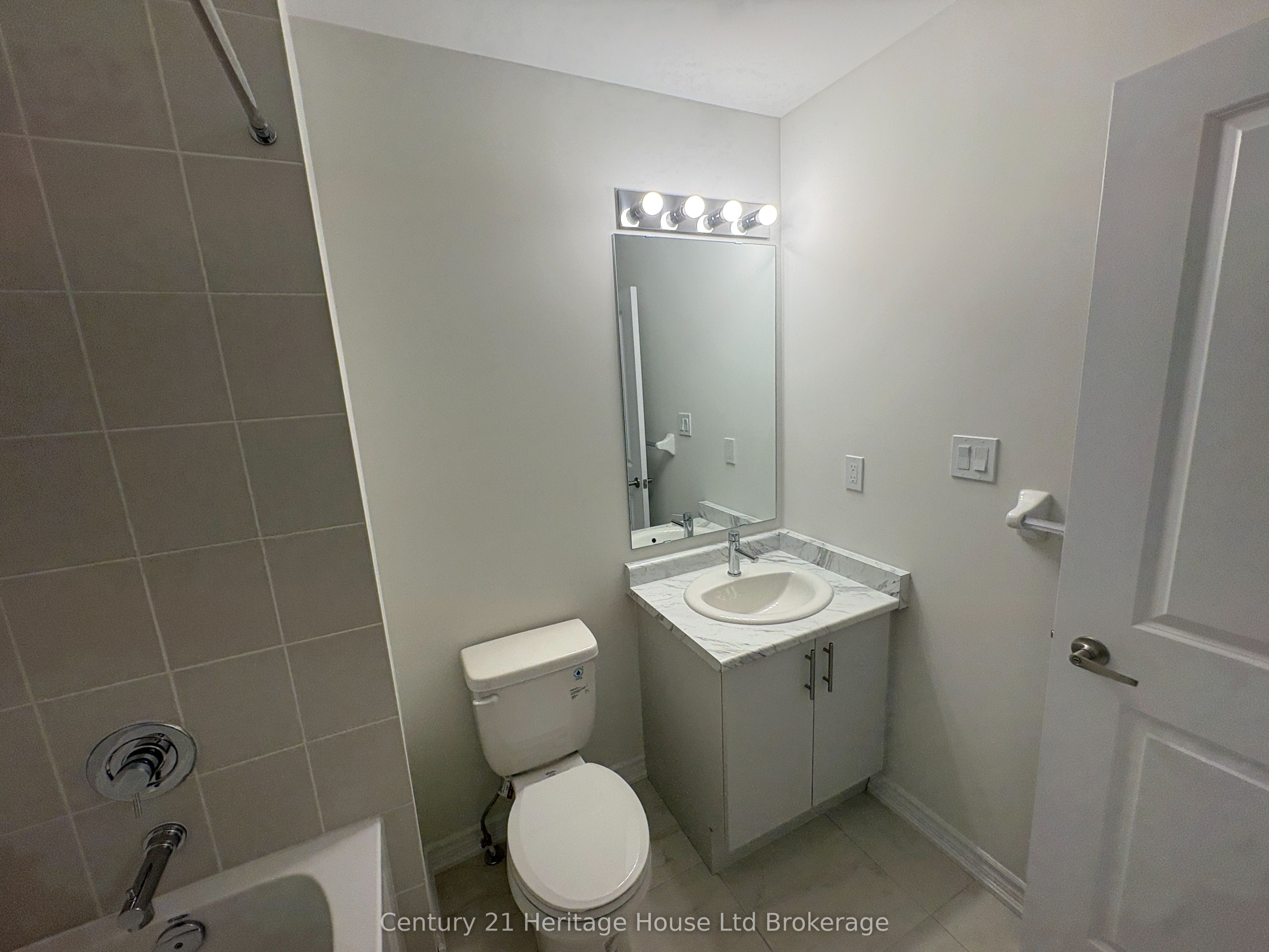 1058 Periwinkle Crescent Property Photo 24