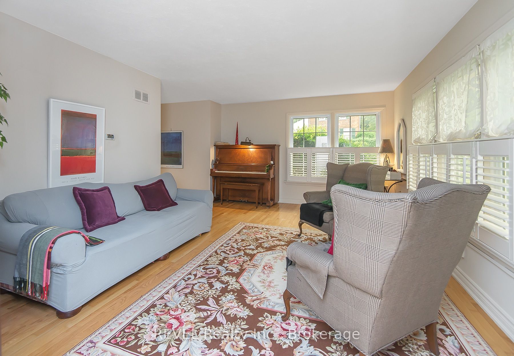 113 St. Paul Crescent Property Photo 4