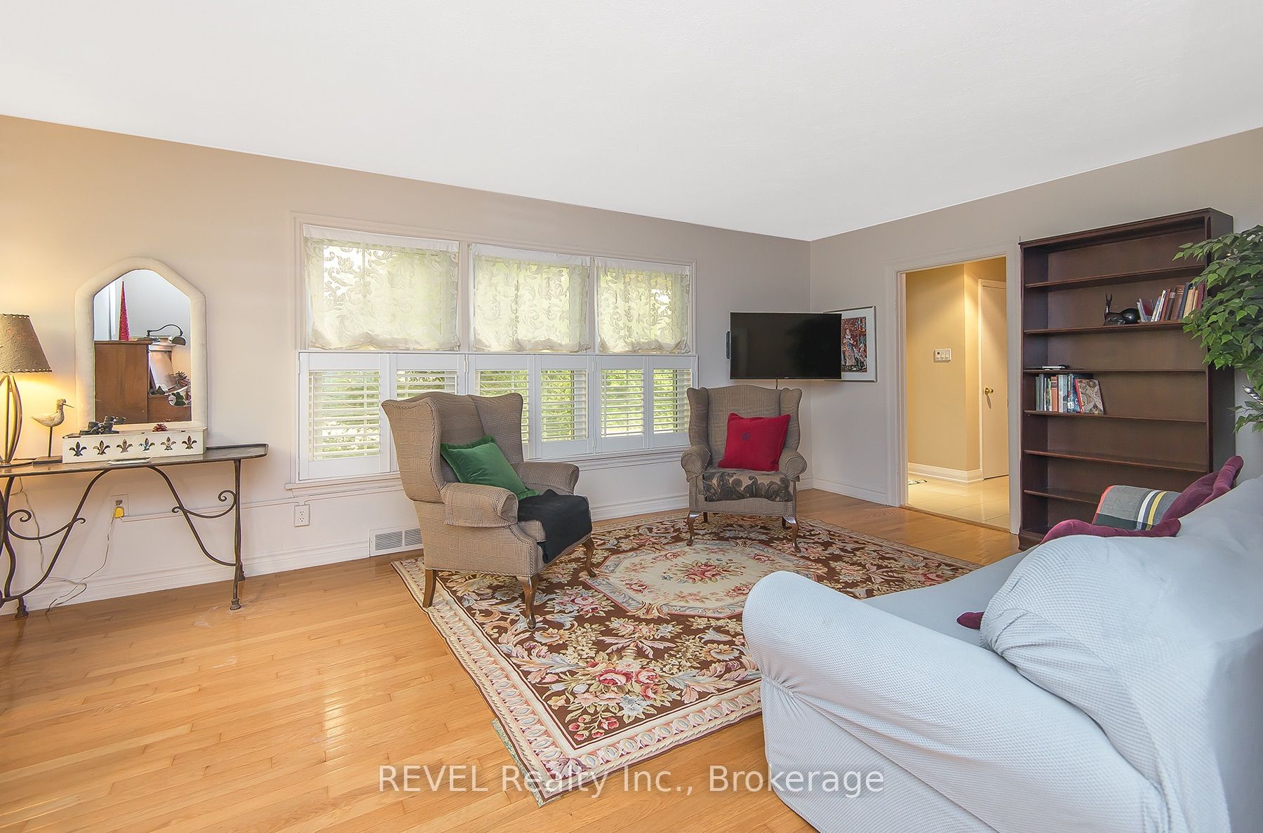 113 St. Paul Crescent Property Photo 6