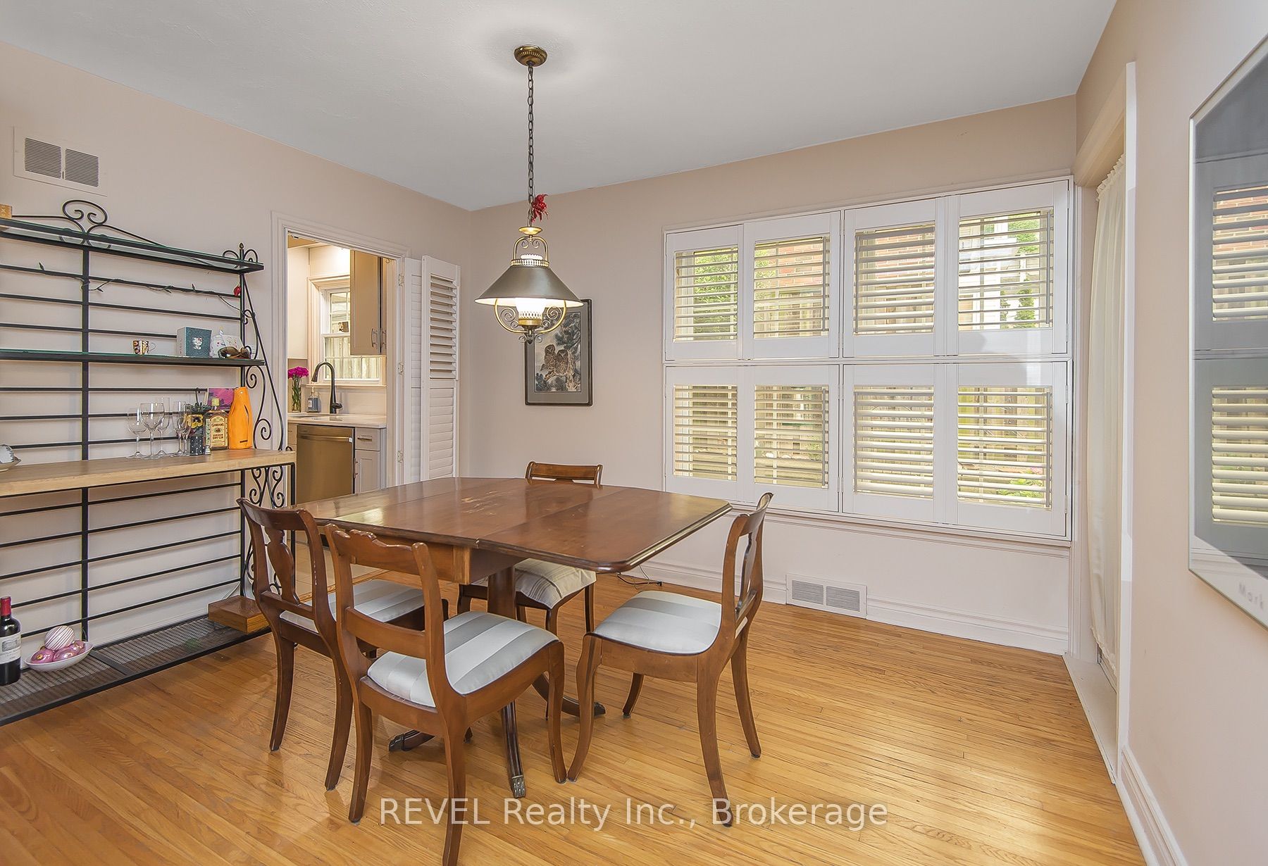 113 St. Paul Crescent Property Photo 7
