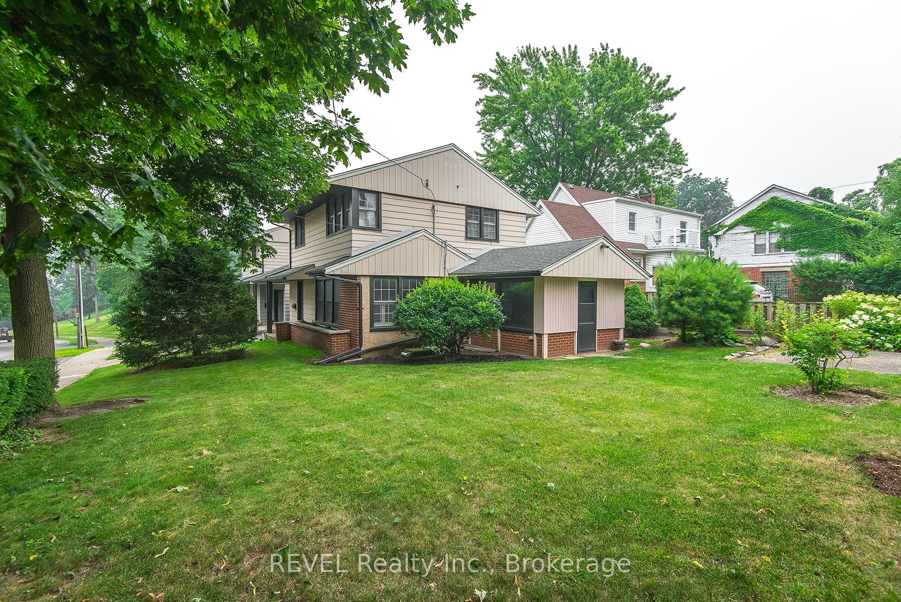 113 St. Paul Crescent Property Photo 26