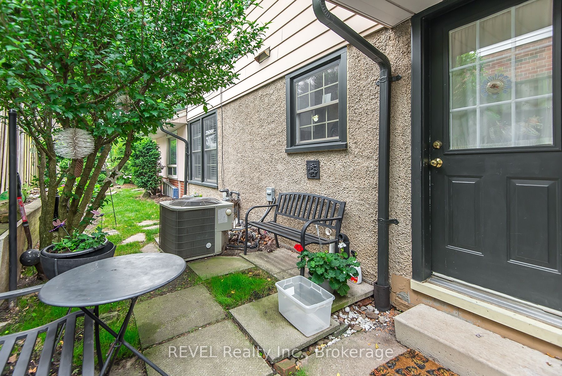 113 St. Paul Crescent Property Photo 30