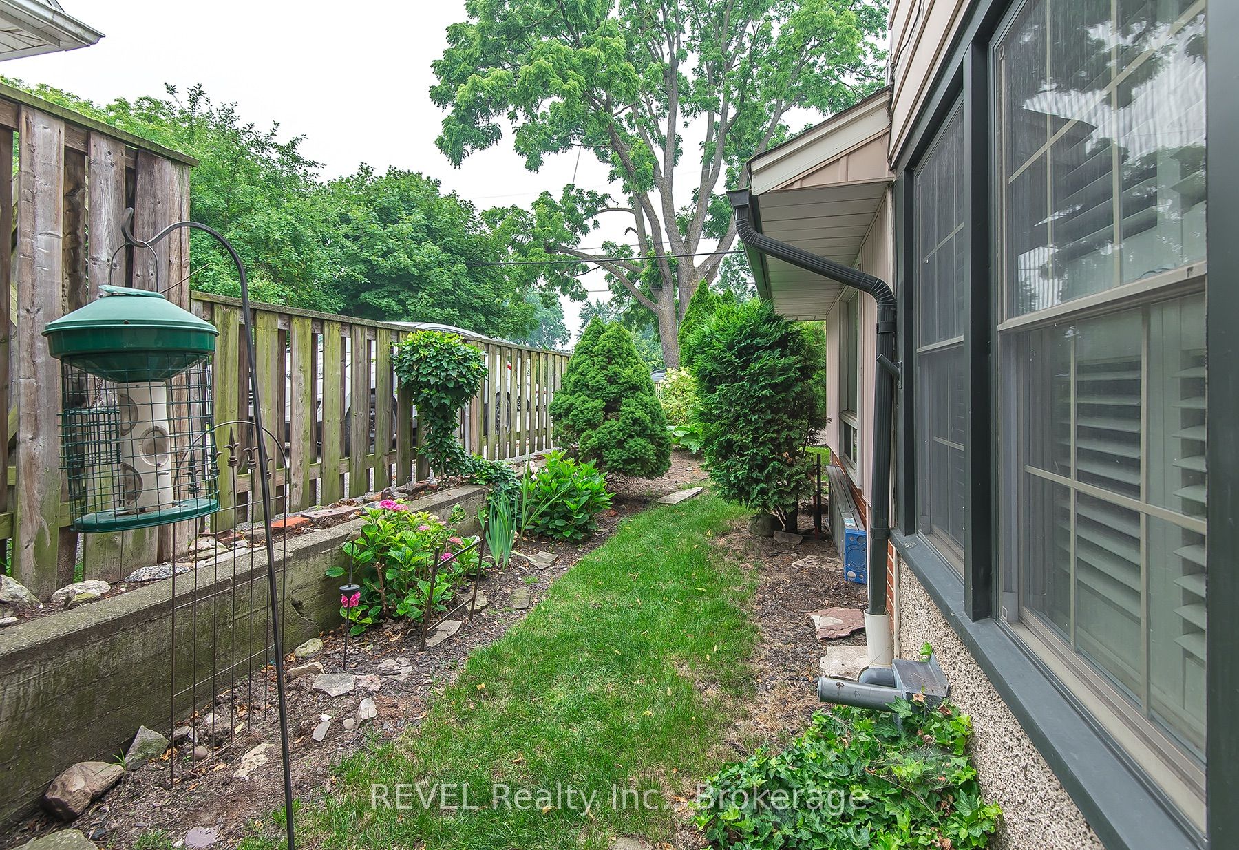 113 St. Paul Crescent Property Photo 31