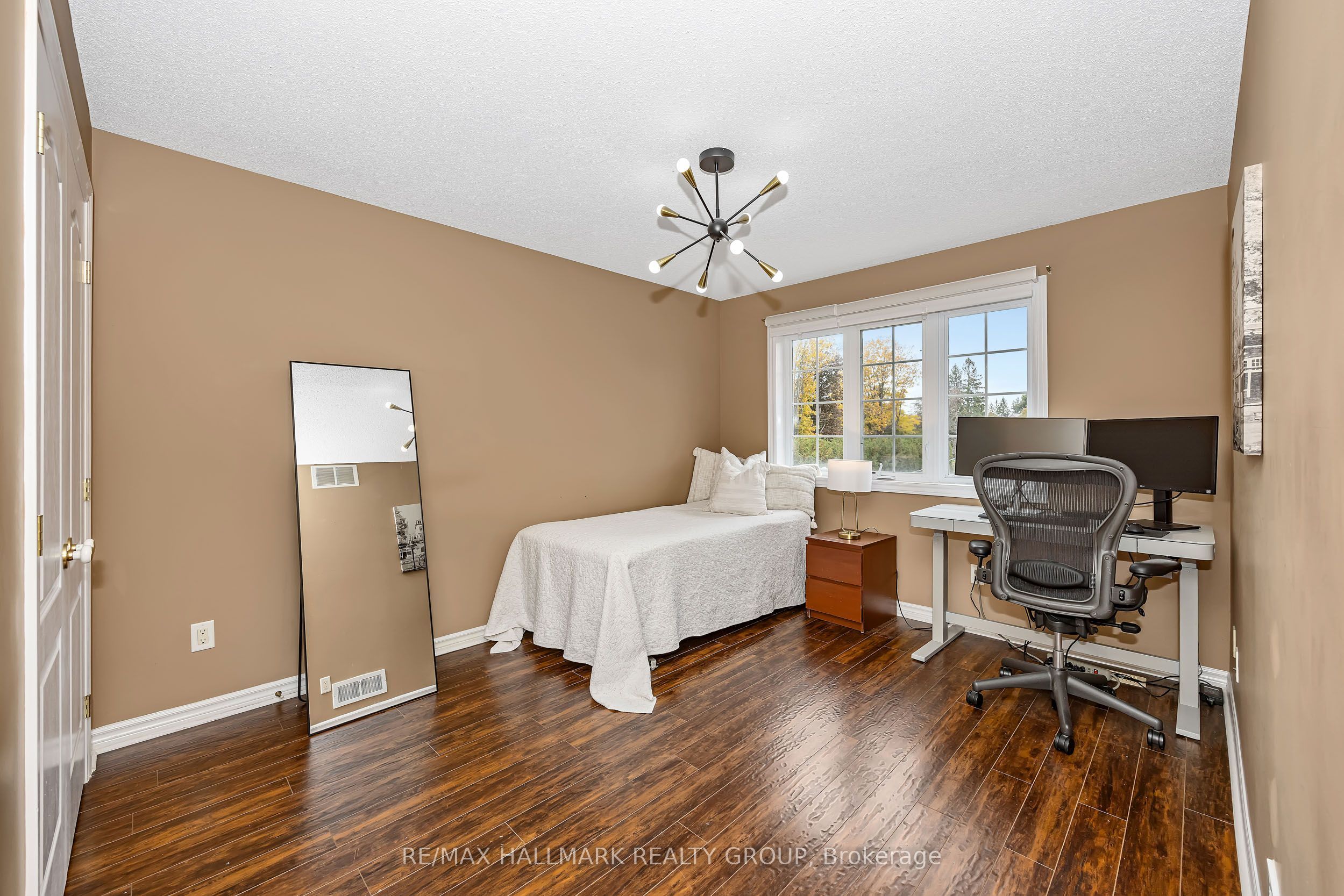 5b Kemp Drive Property Photo 36
