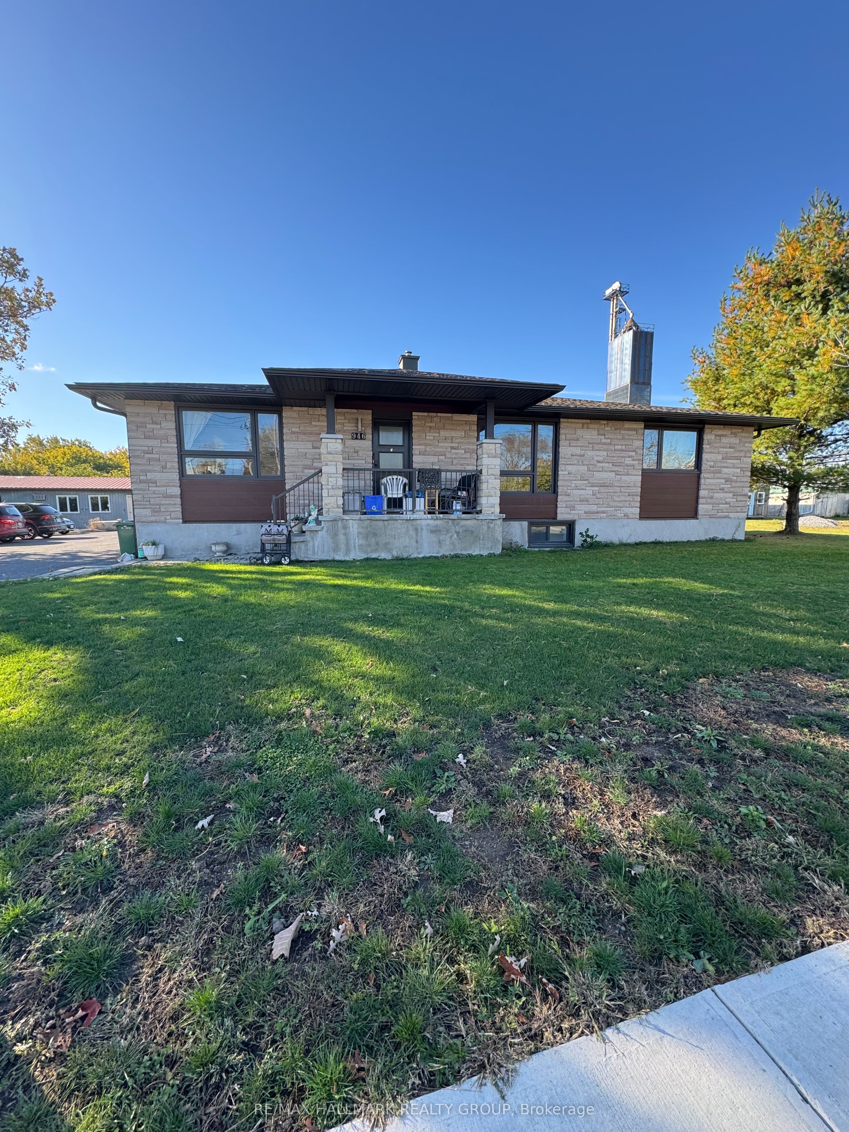 1195 Notre Dame Street S 3 Property Photo 1