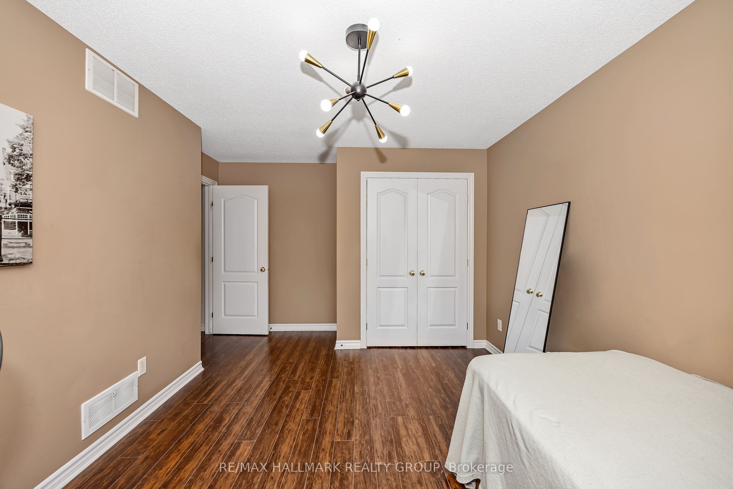 5b Kemp Drive Property Photo 37