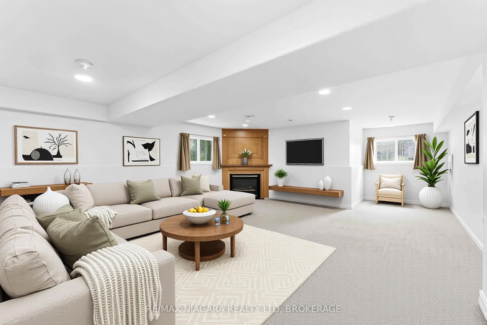 8253 Costabile Drive Property Photo 12