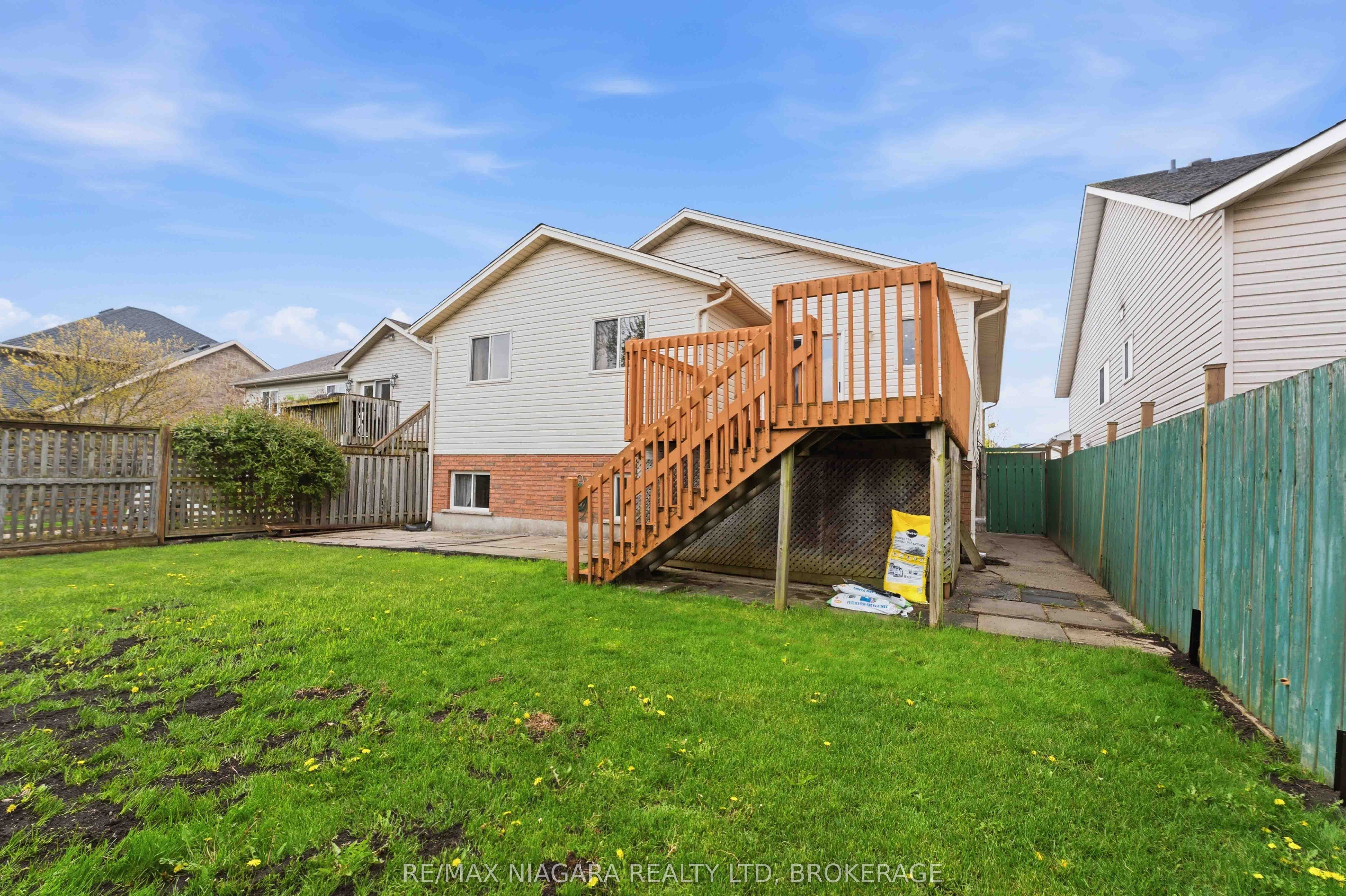 8253 Costabile Drive Property Photo 21